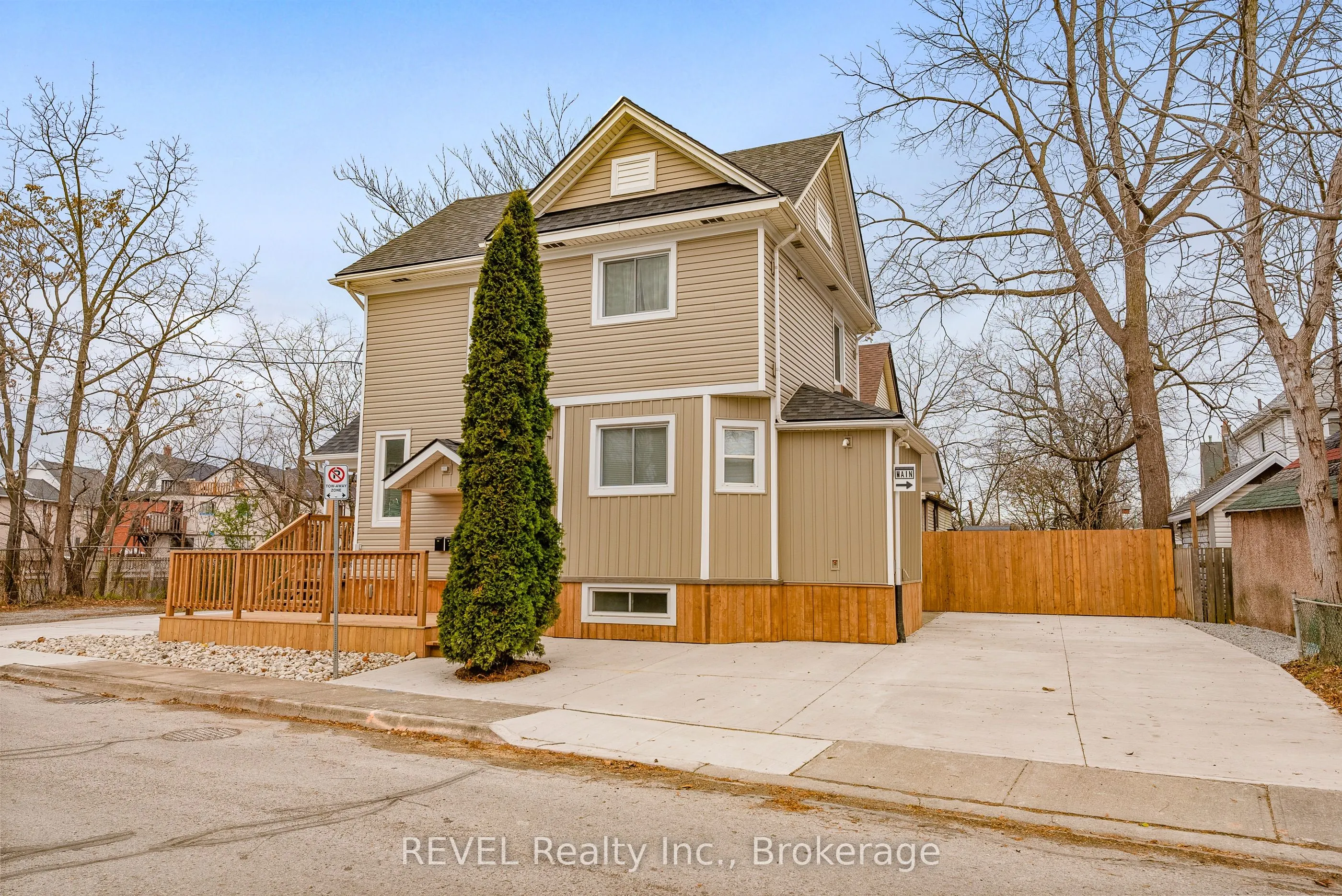 4747 Cookman Crescent, #LOWER