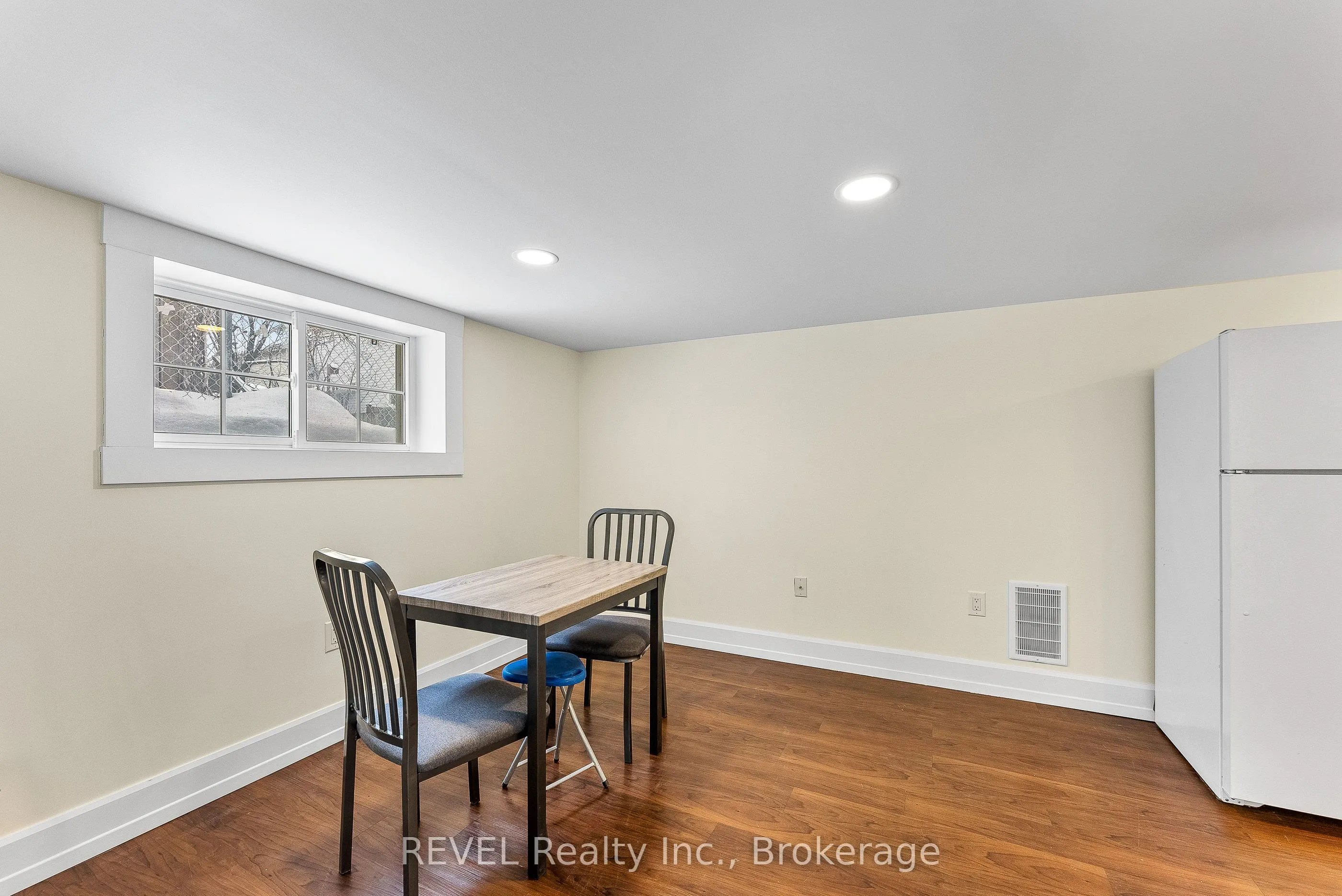 4747 Cookman Crescent, #LOWER