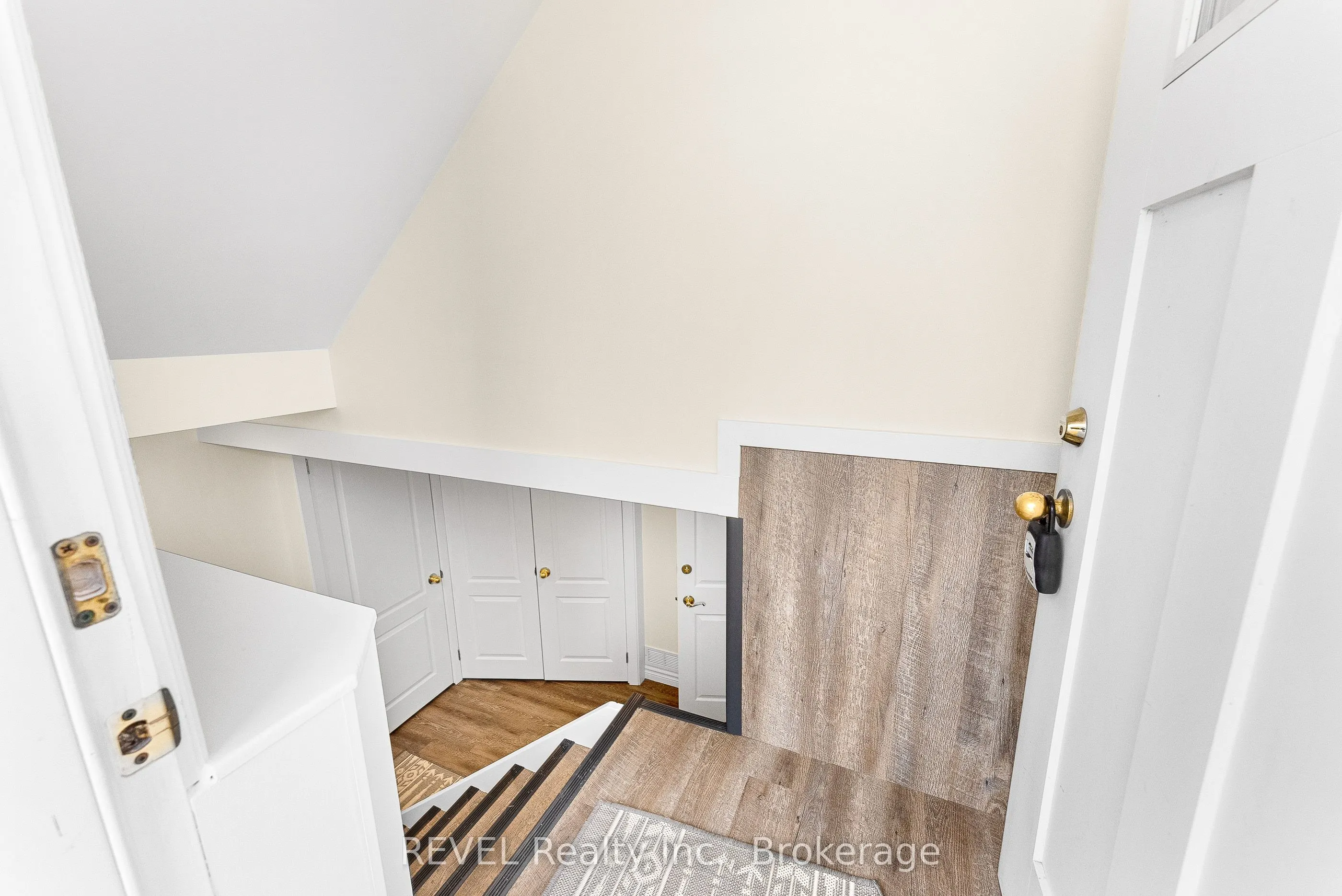 4747 Cookman Crescent, #LOWER