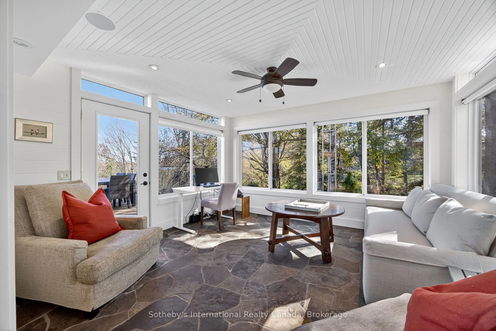 589374 19 Grey Road