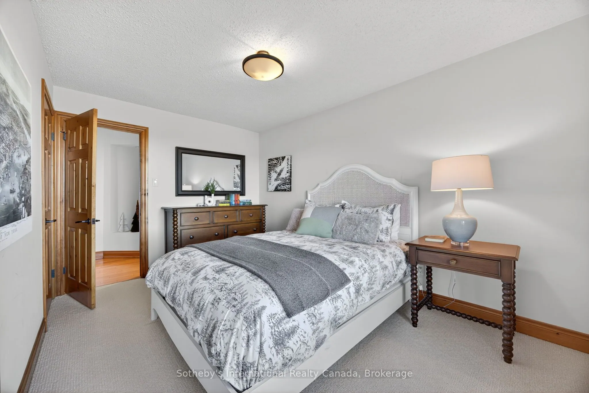 589374 19 Grey Road