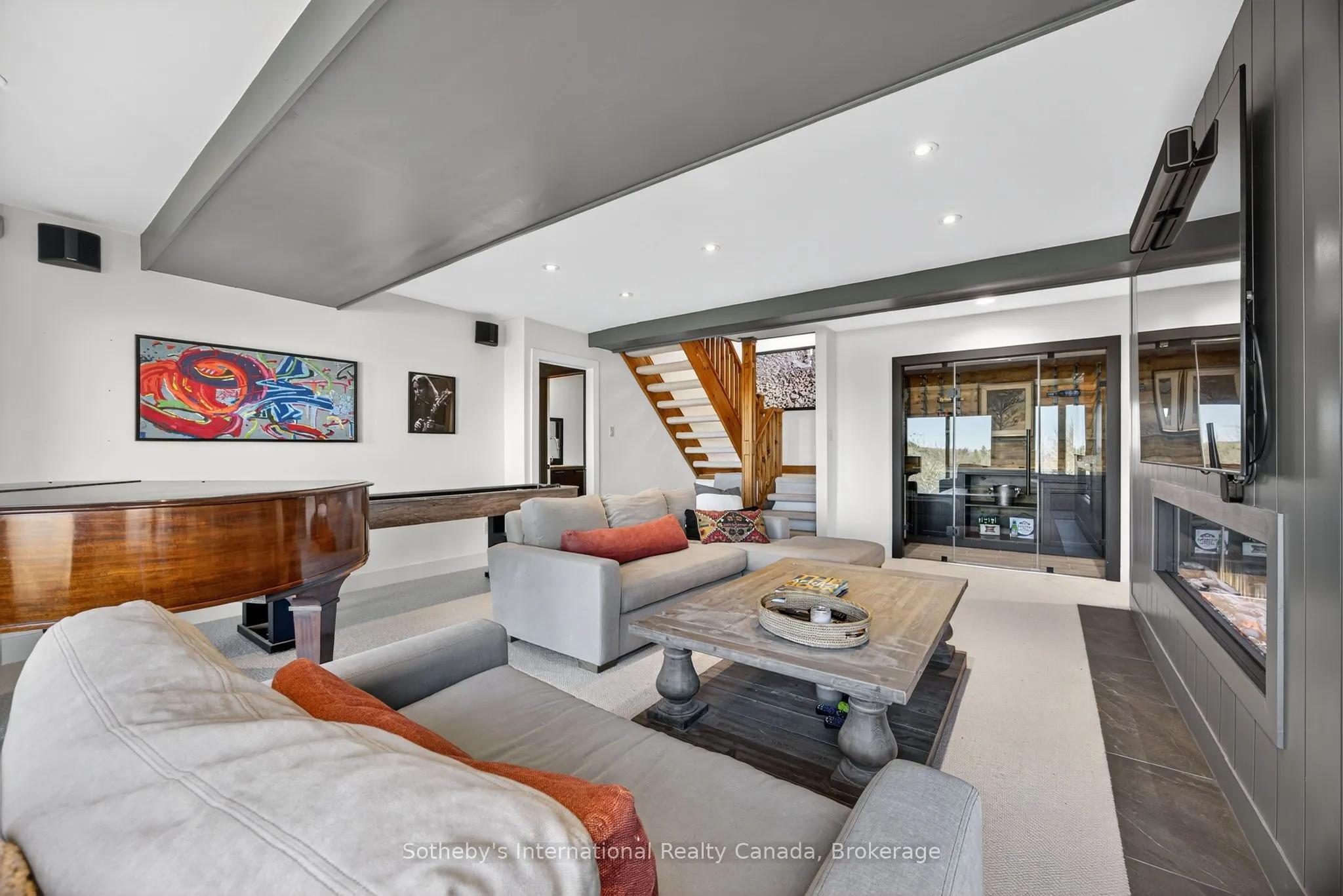 589374 19 Grey Road