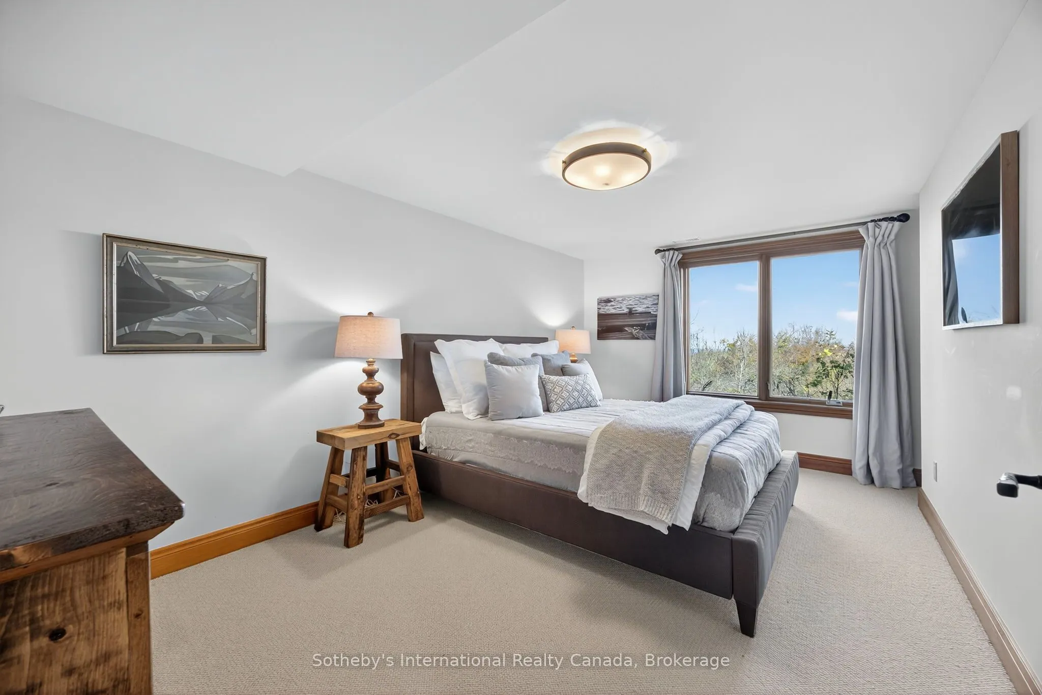 589374 19 Grey Road