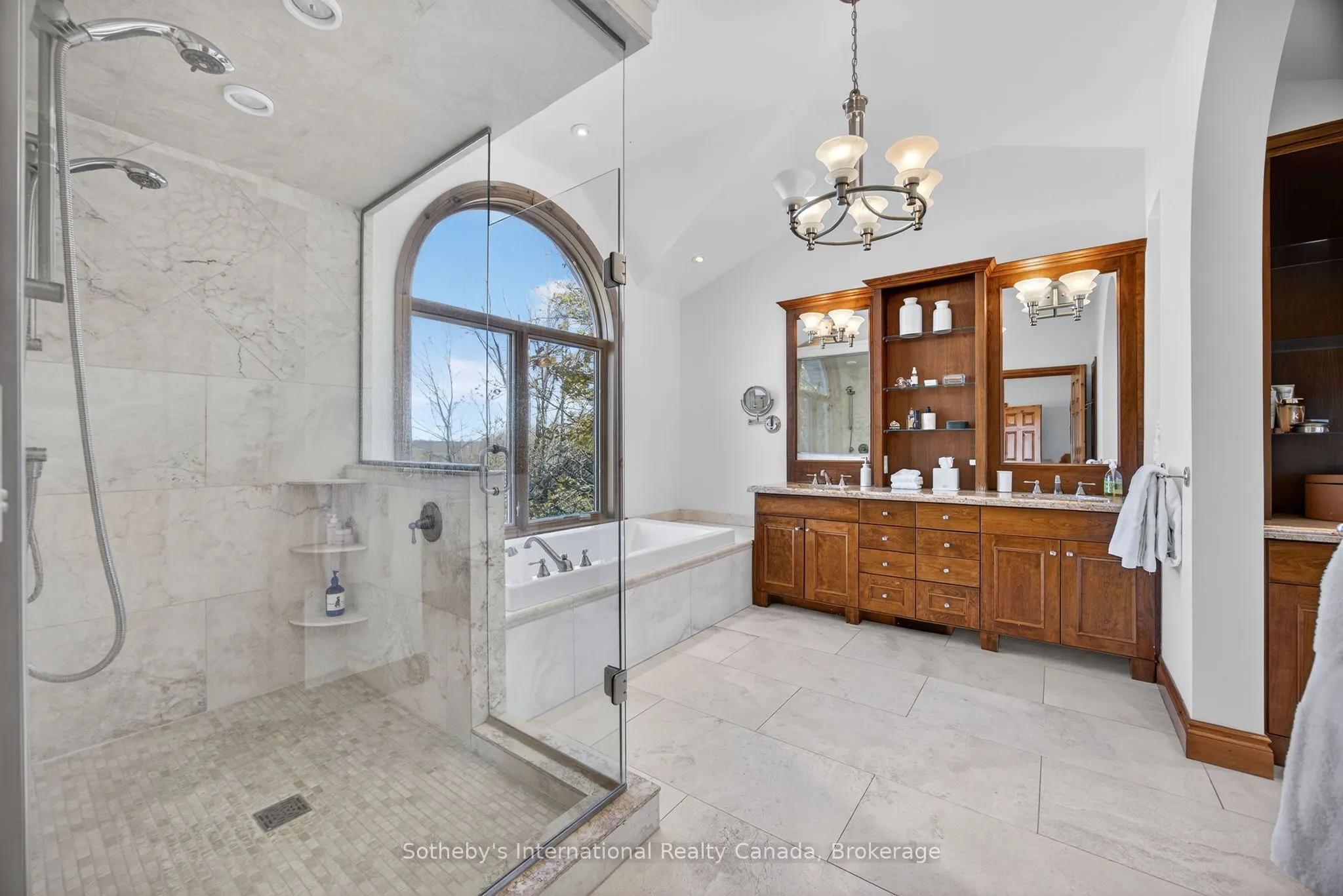 589374 19 Grey Road