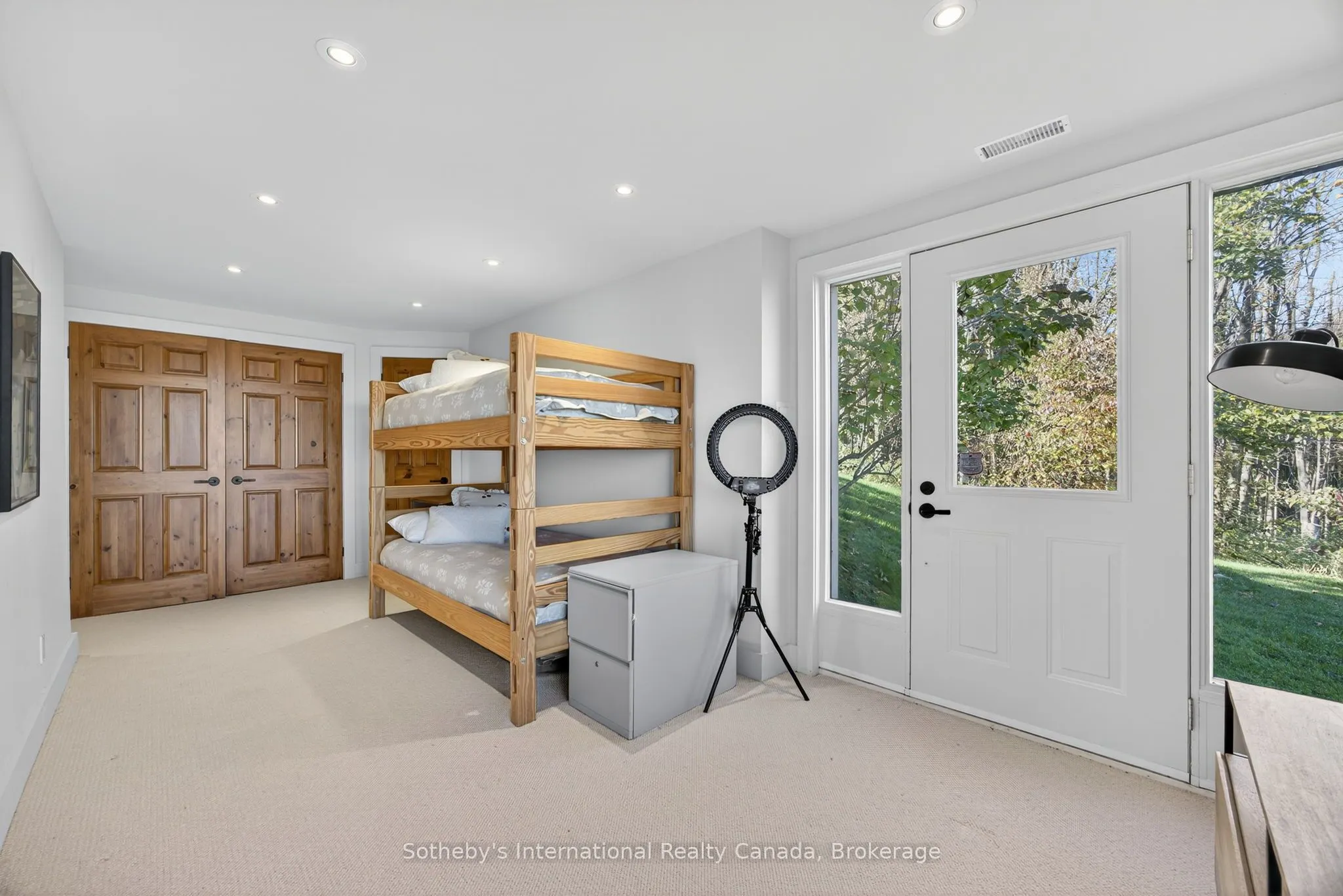 589374 19 Grey Road