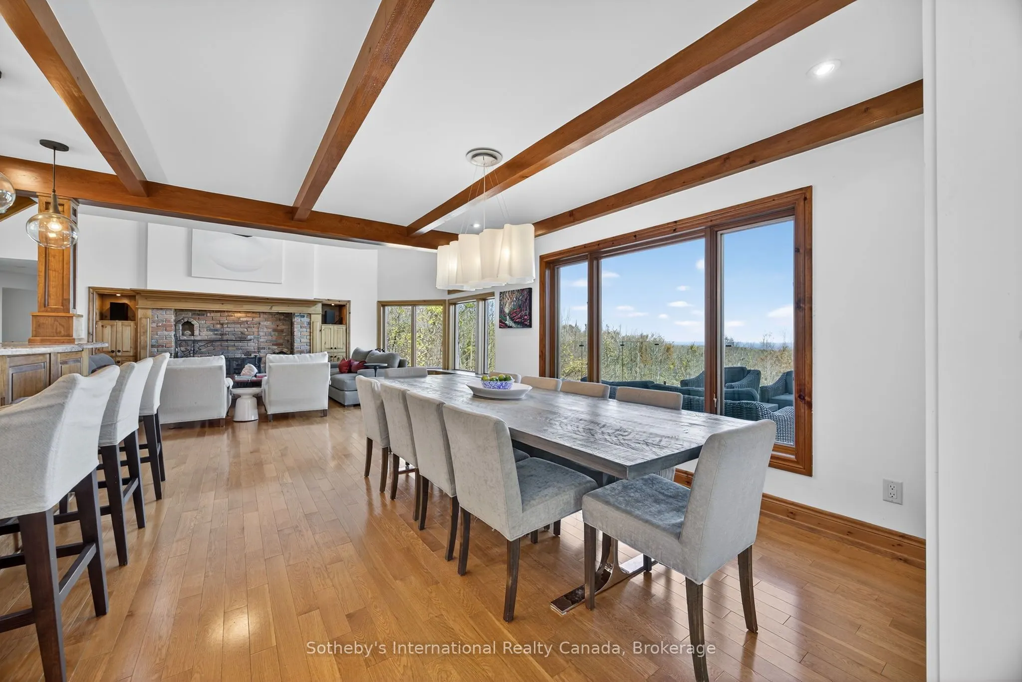 589374 19 Grey Road