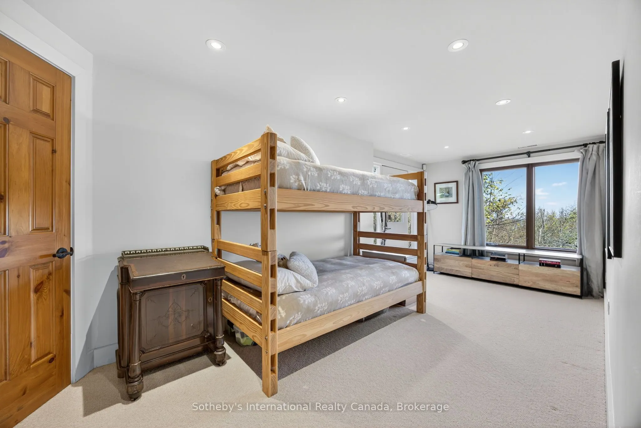 589374 19 Grey Road