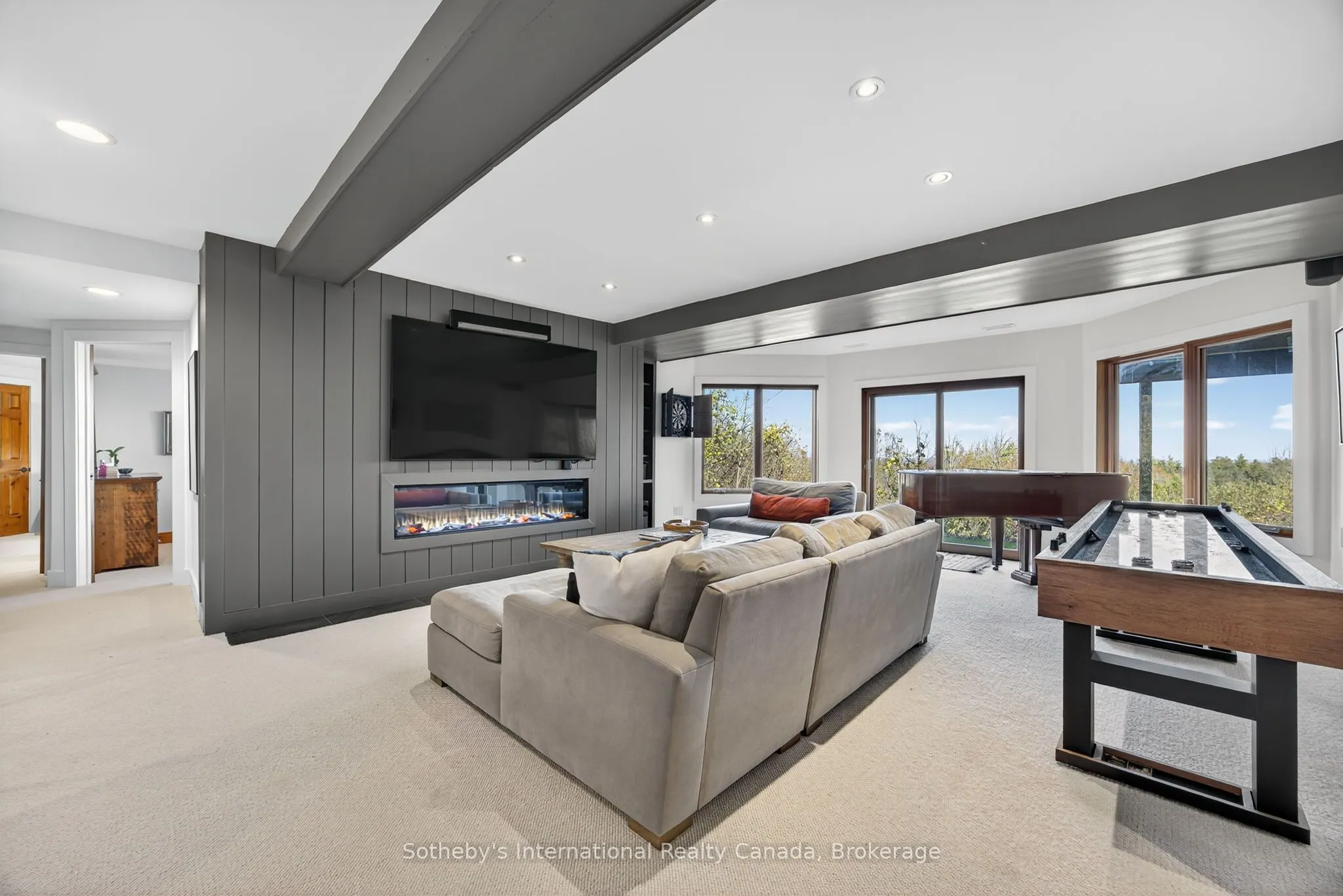 589374 19 Grey Road