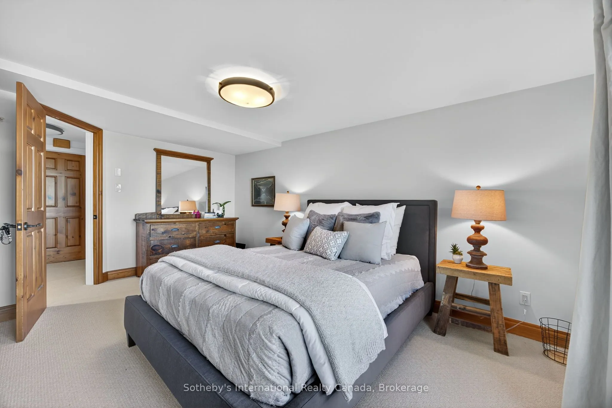 589374 19 Grey Road