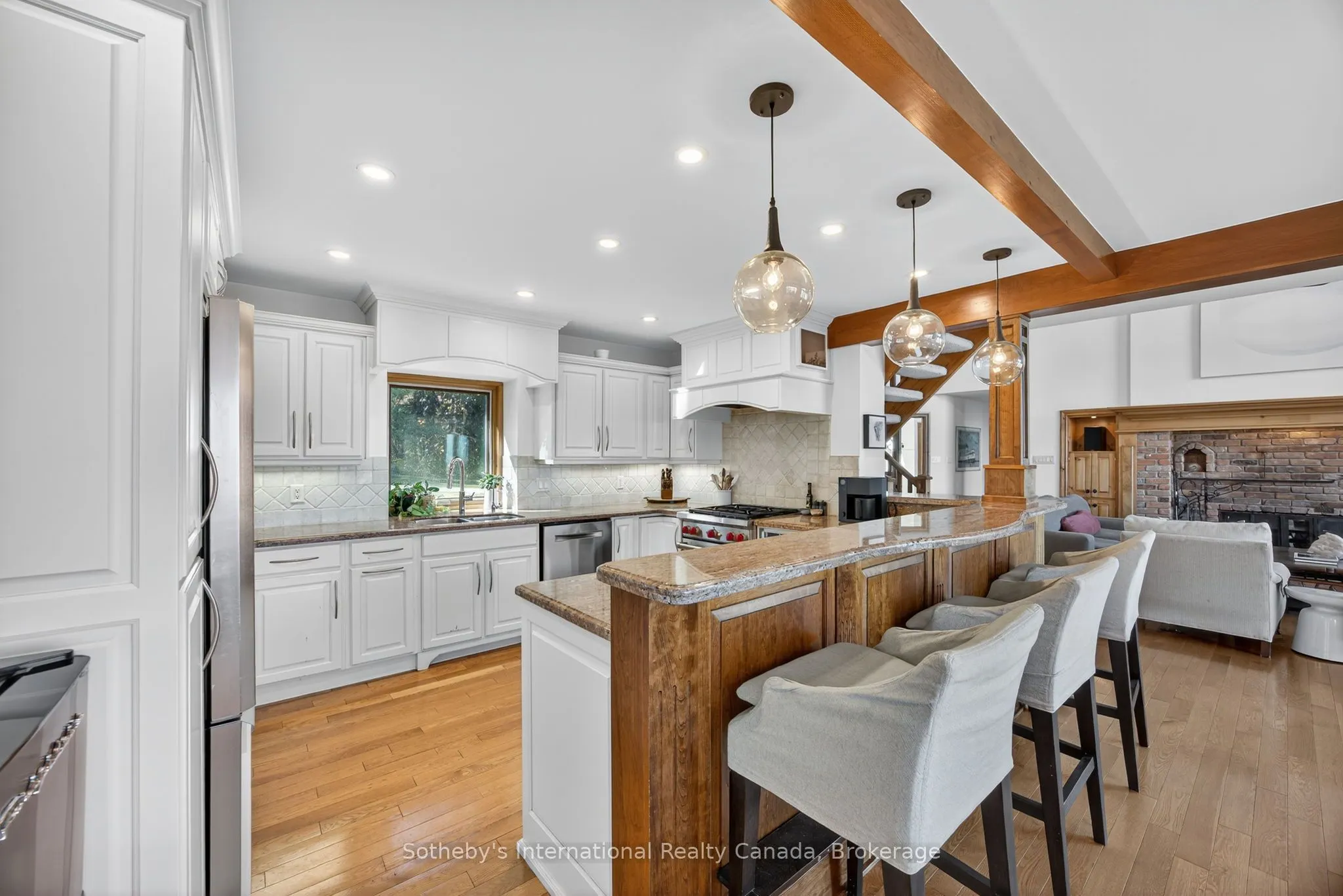 589374 19 Grey Road
