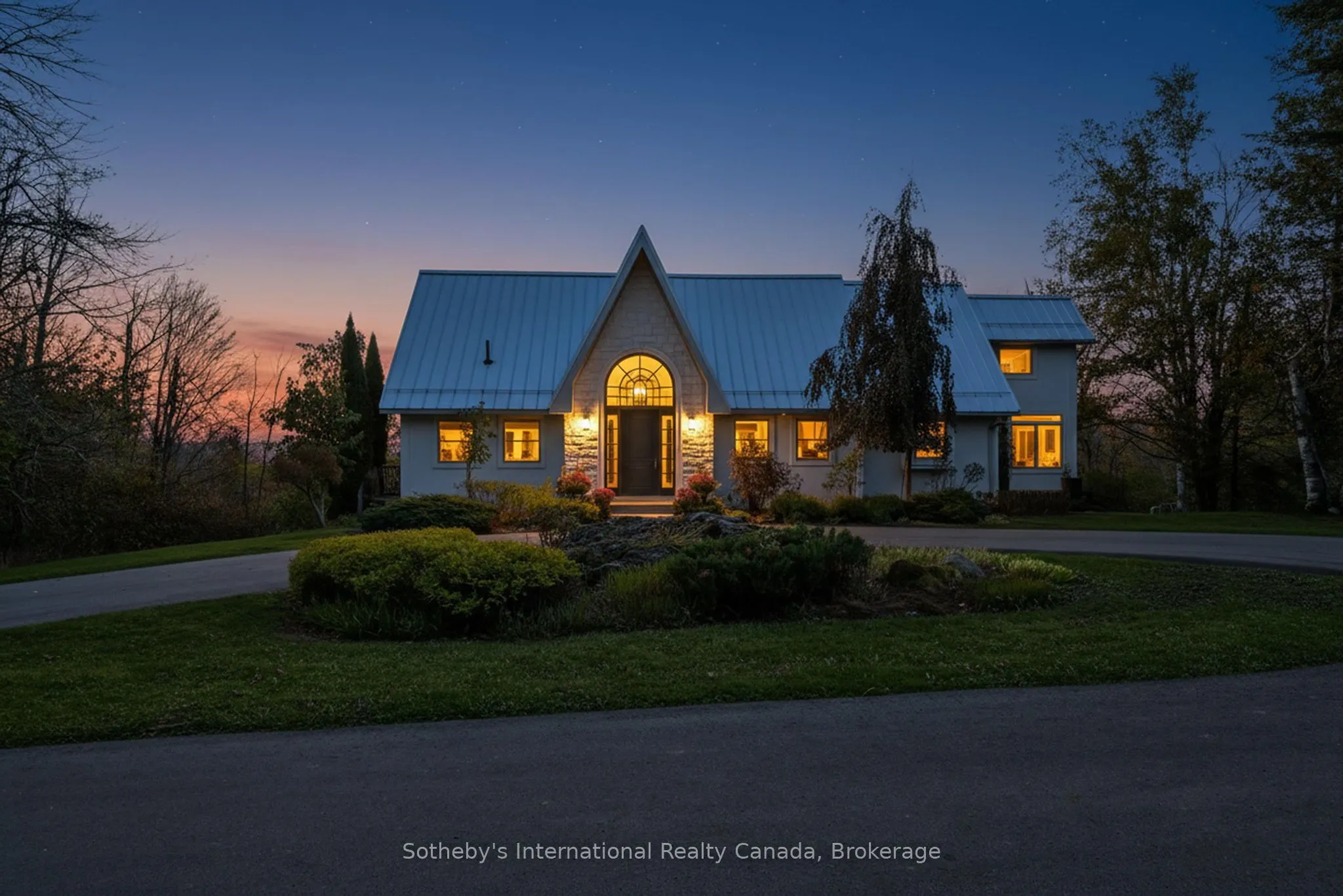 589374 19 Grey Road