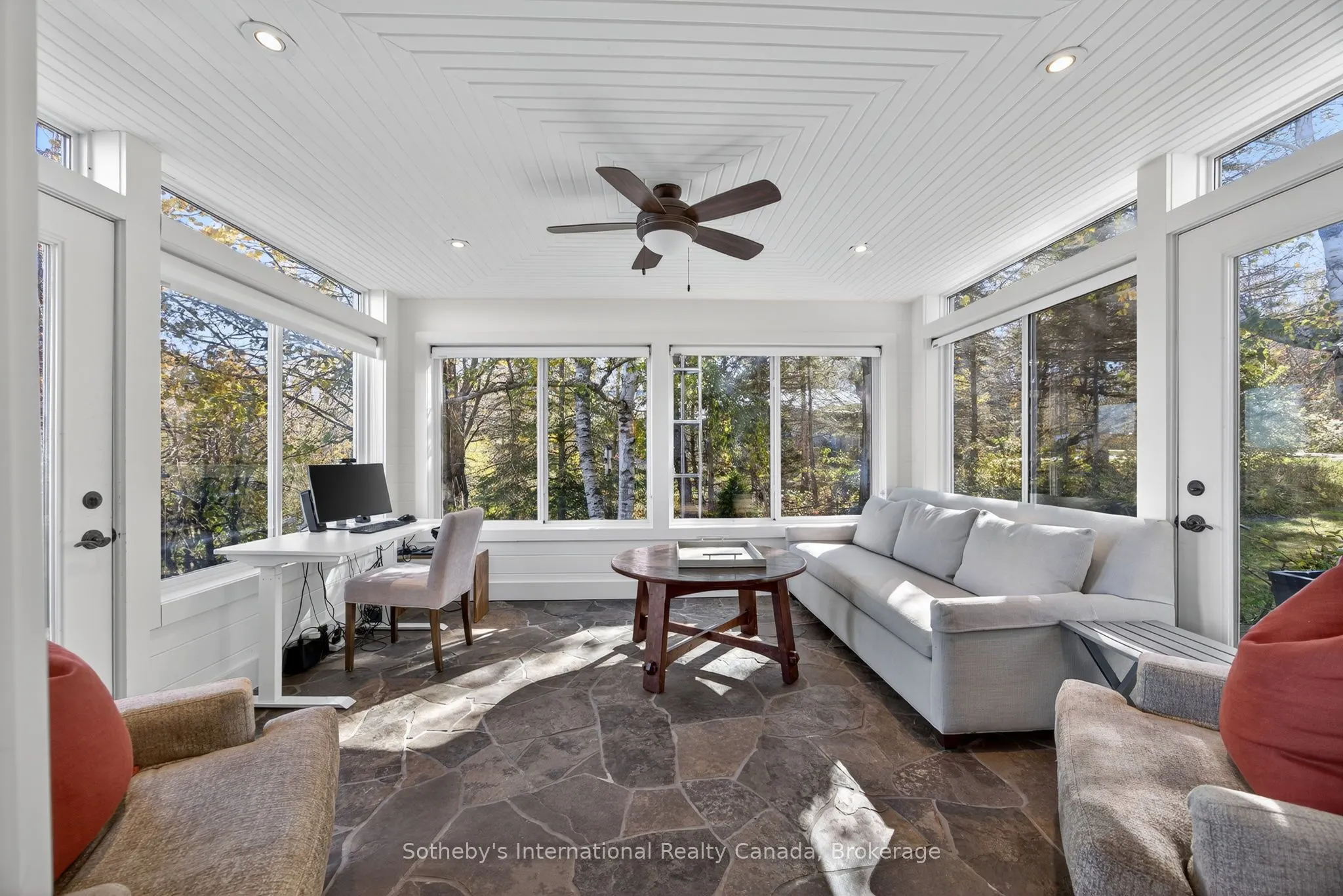 589374 19 Grey Road