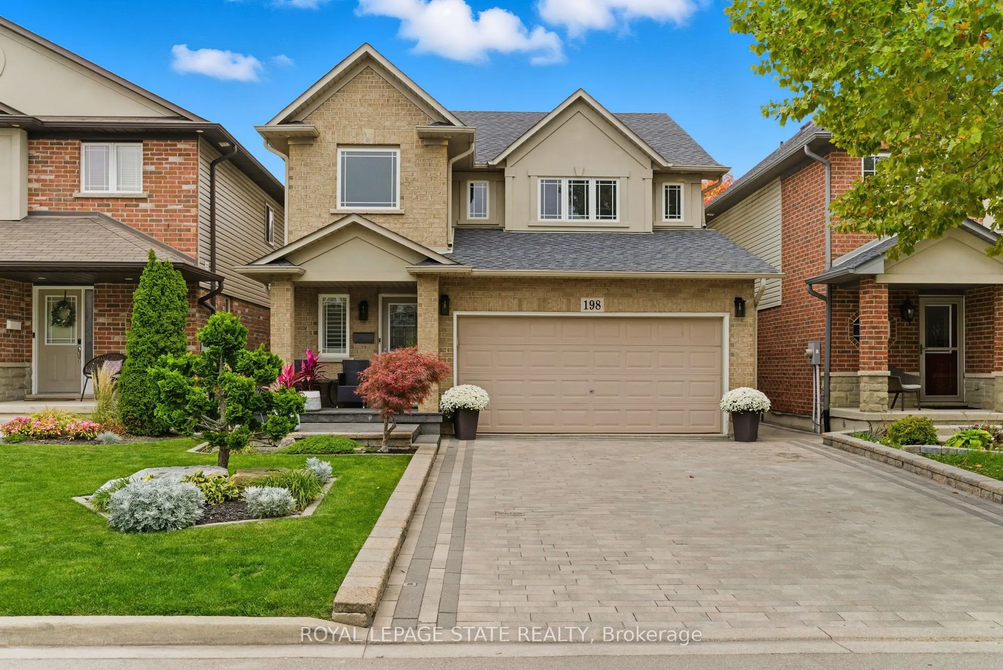 198 Springvalley Crescent
