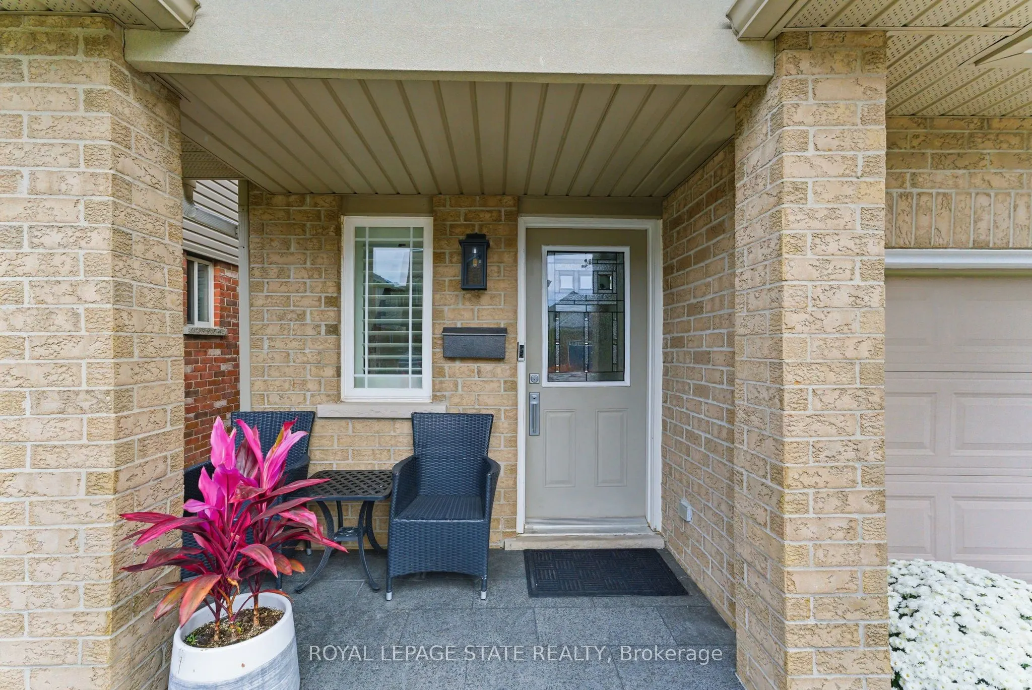 198 Springvalley Crescent
