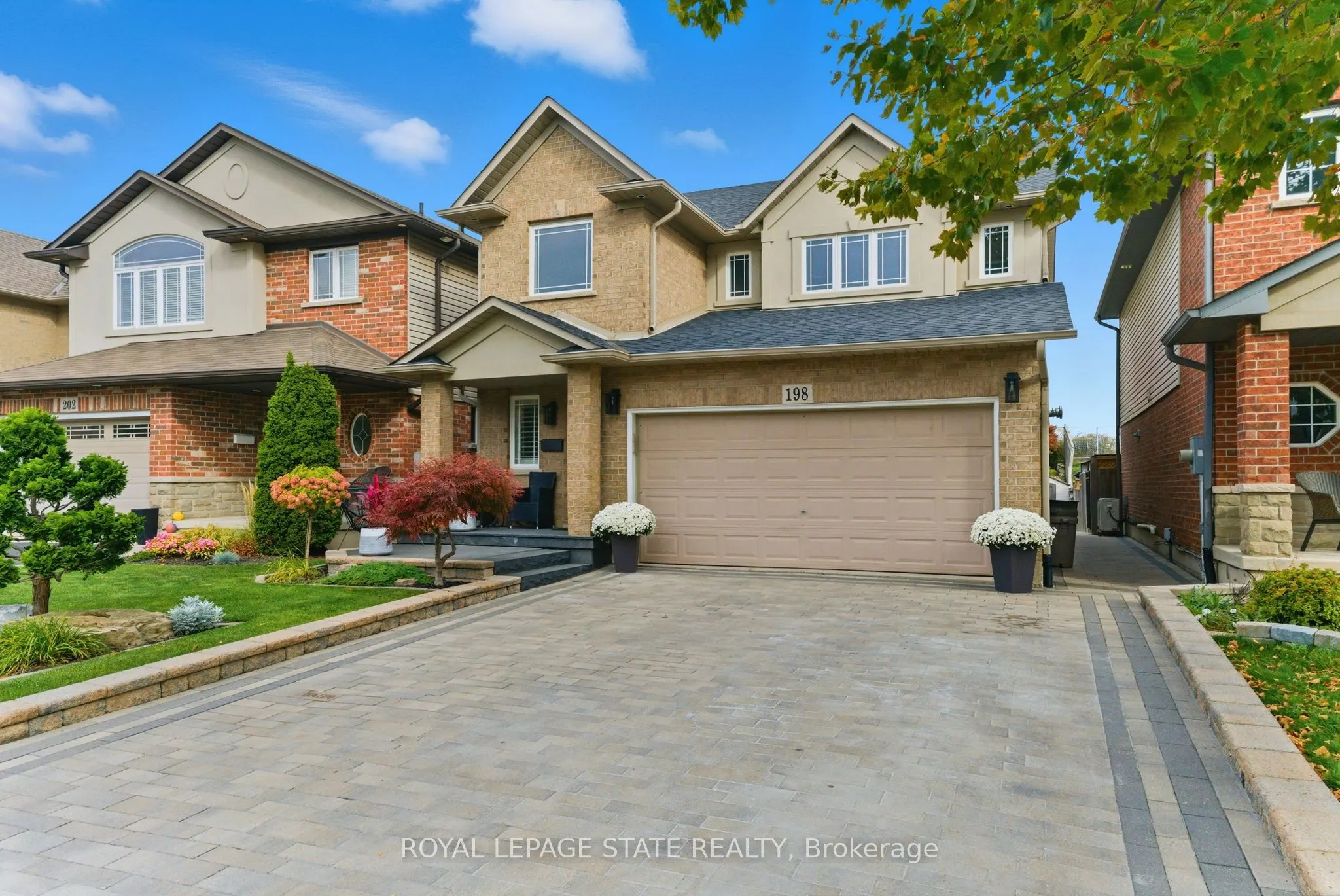 198 Springvalley Crescent