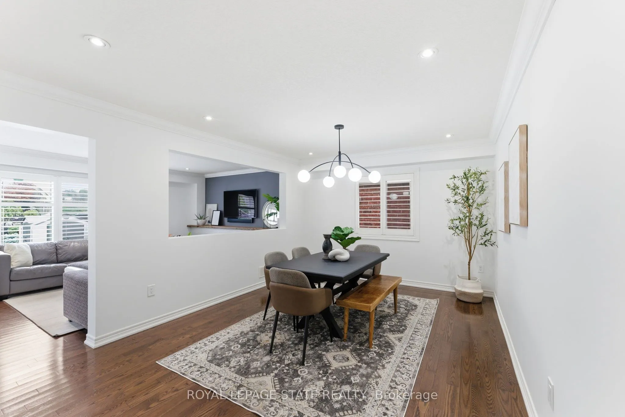 198 Springvalley Crescent