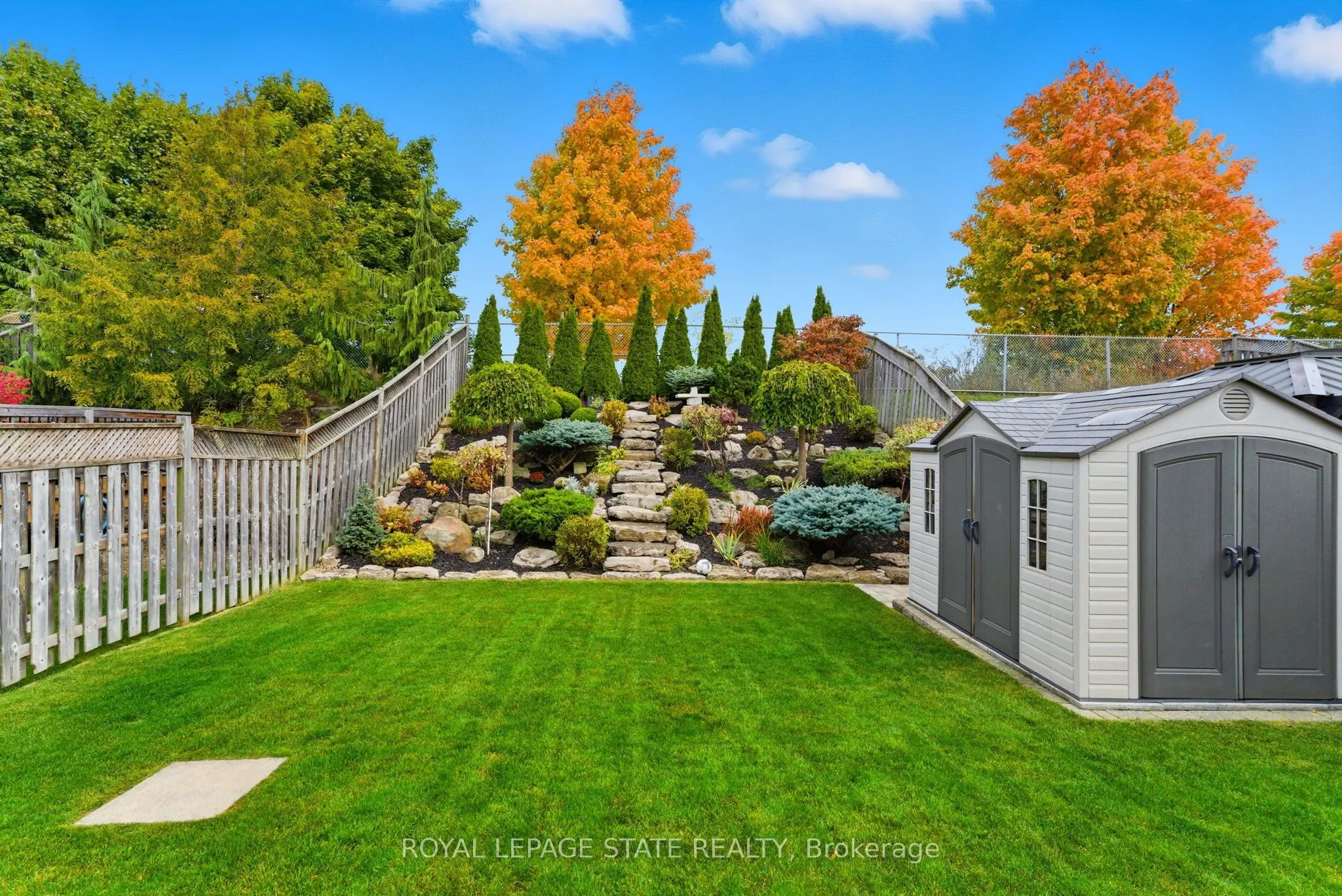 198 Springvalley Crescent