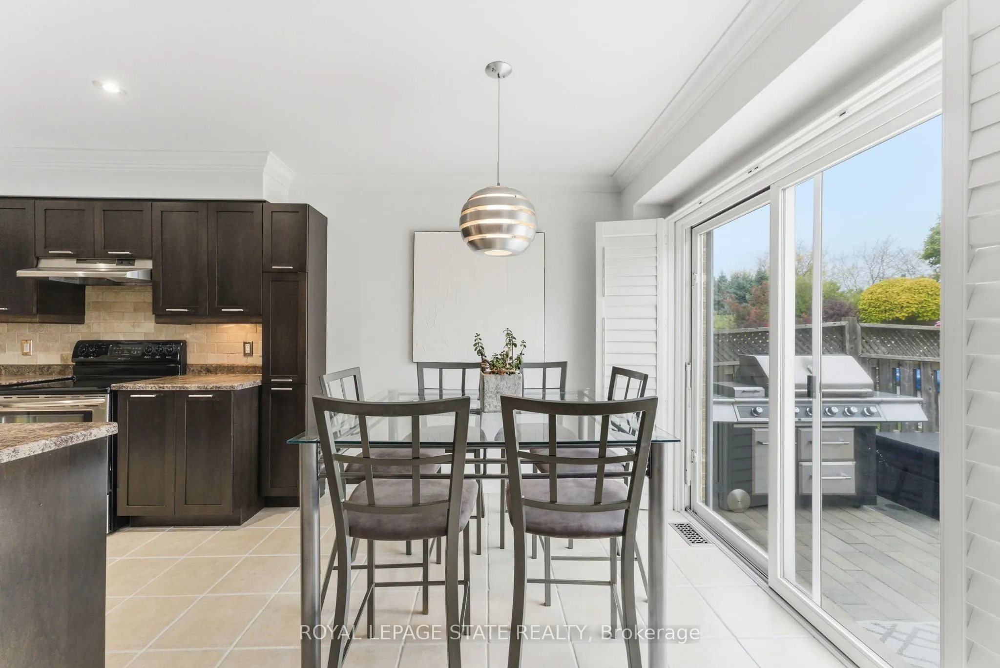 198 Springvalley Crescent