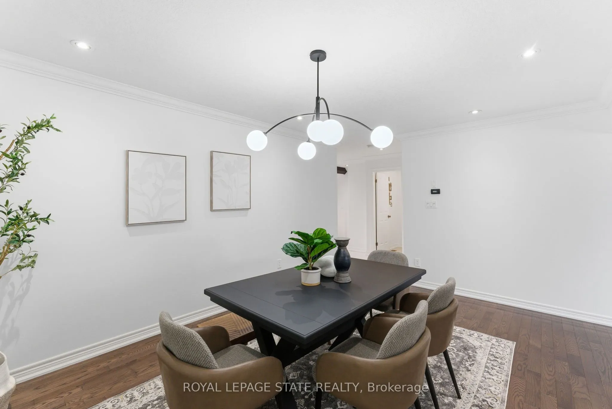 198 Springvalley Crescent