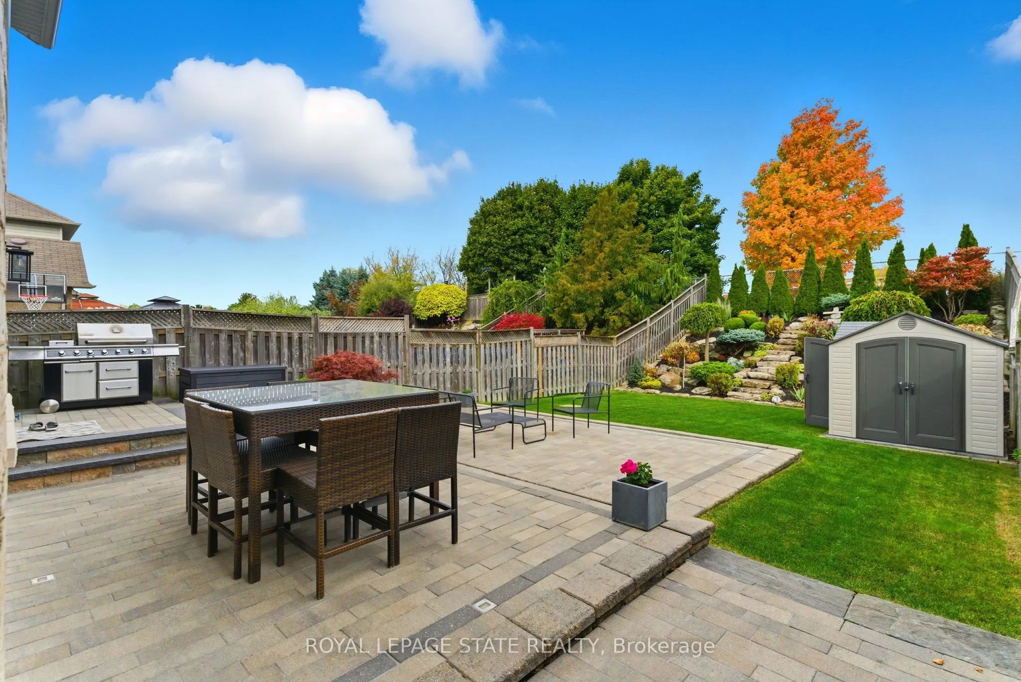 198 Springvalley Crescent