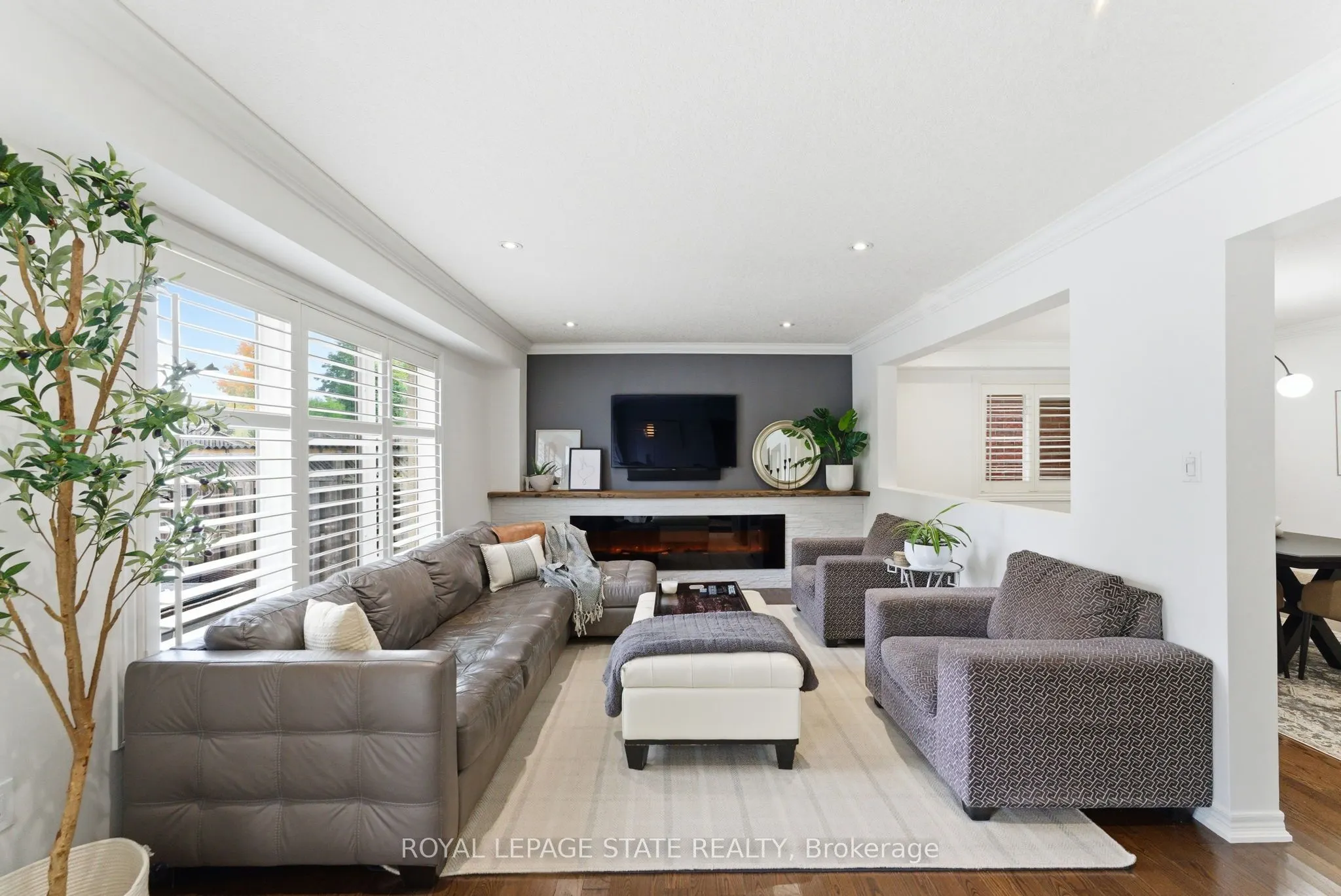 198 Springvalley Crescent