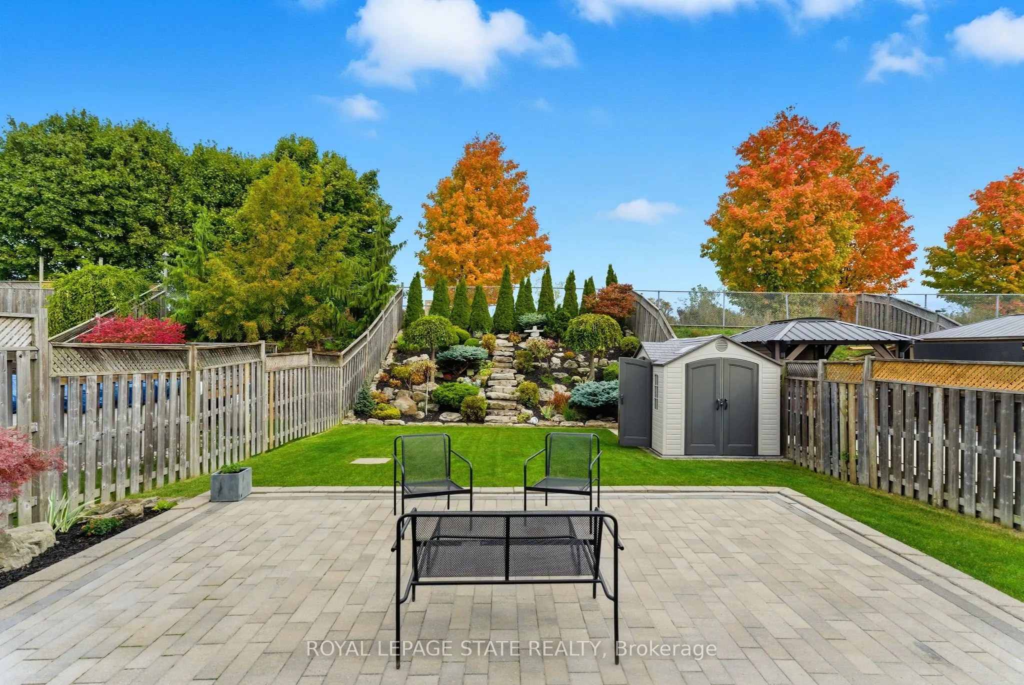 198 Springvalley Crescent