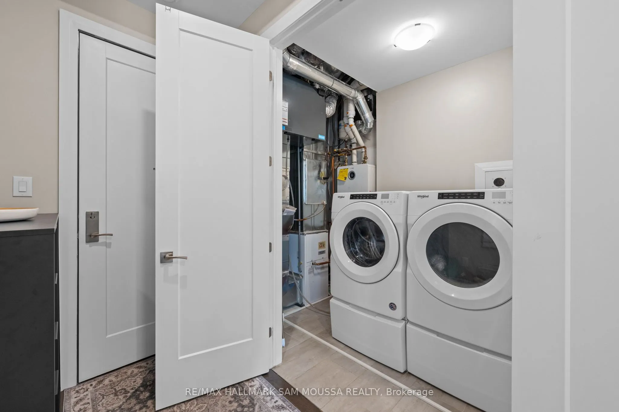 120 Cortile Private, #101