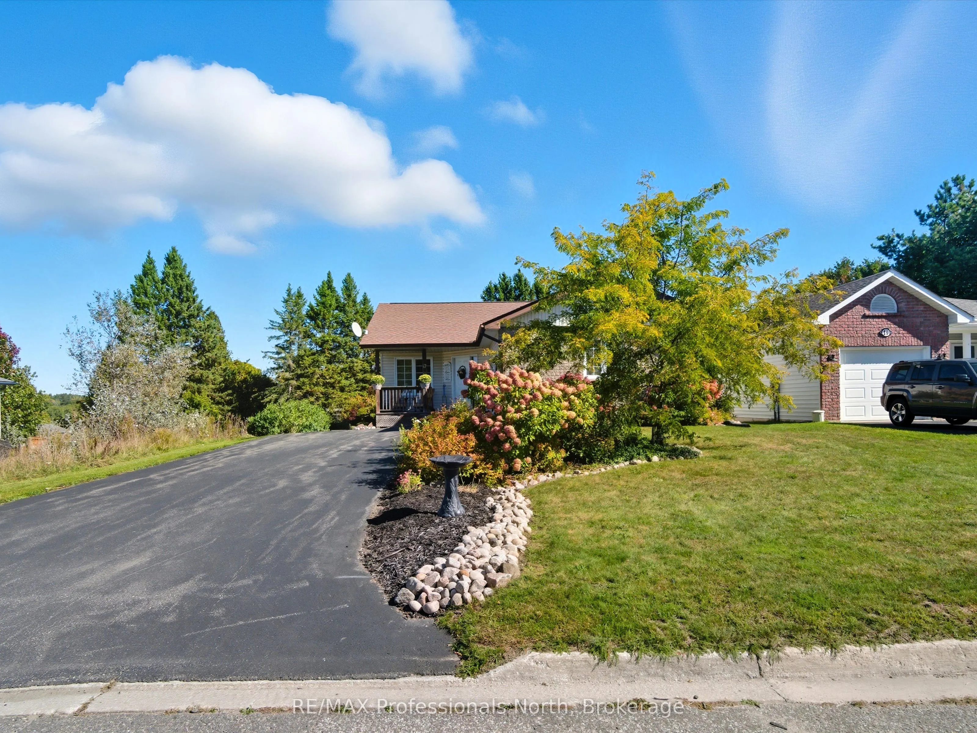 17 KEALL Crescent