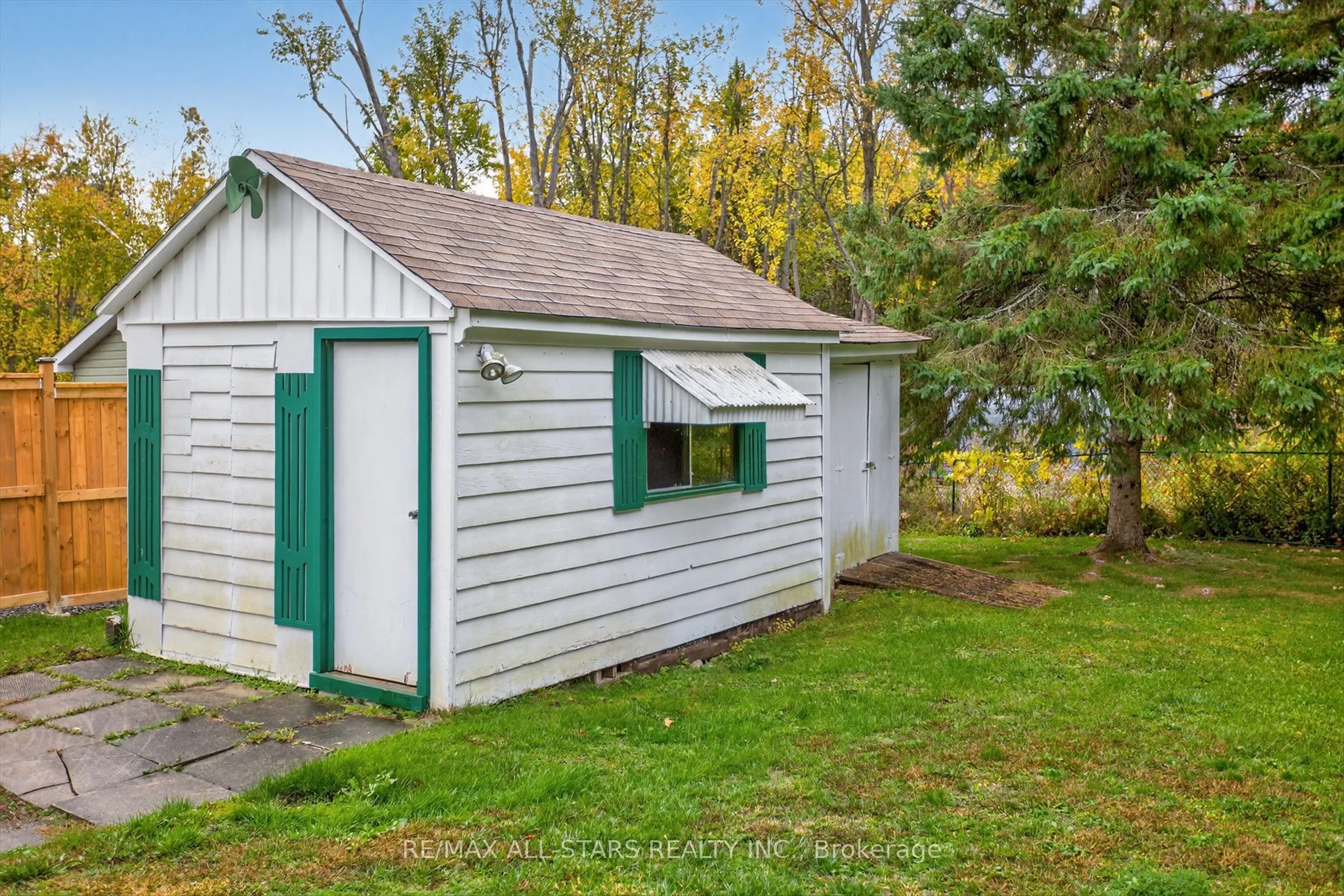 104 Trent Canal Road