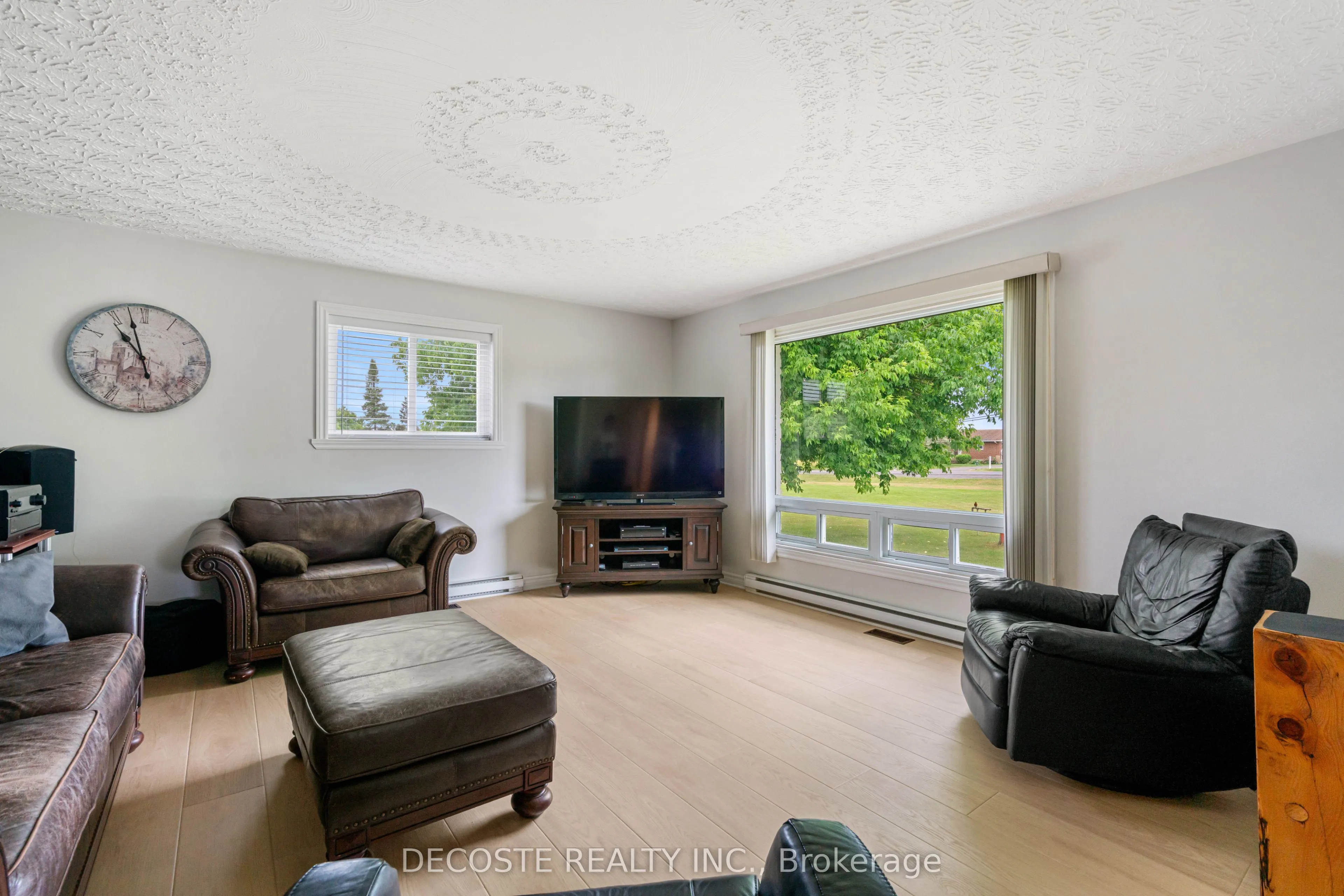 20330 Lochiel Road
