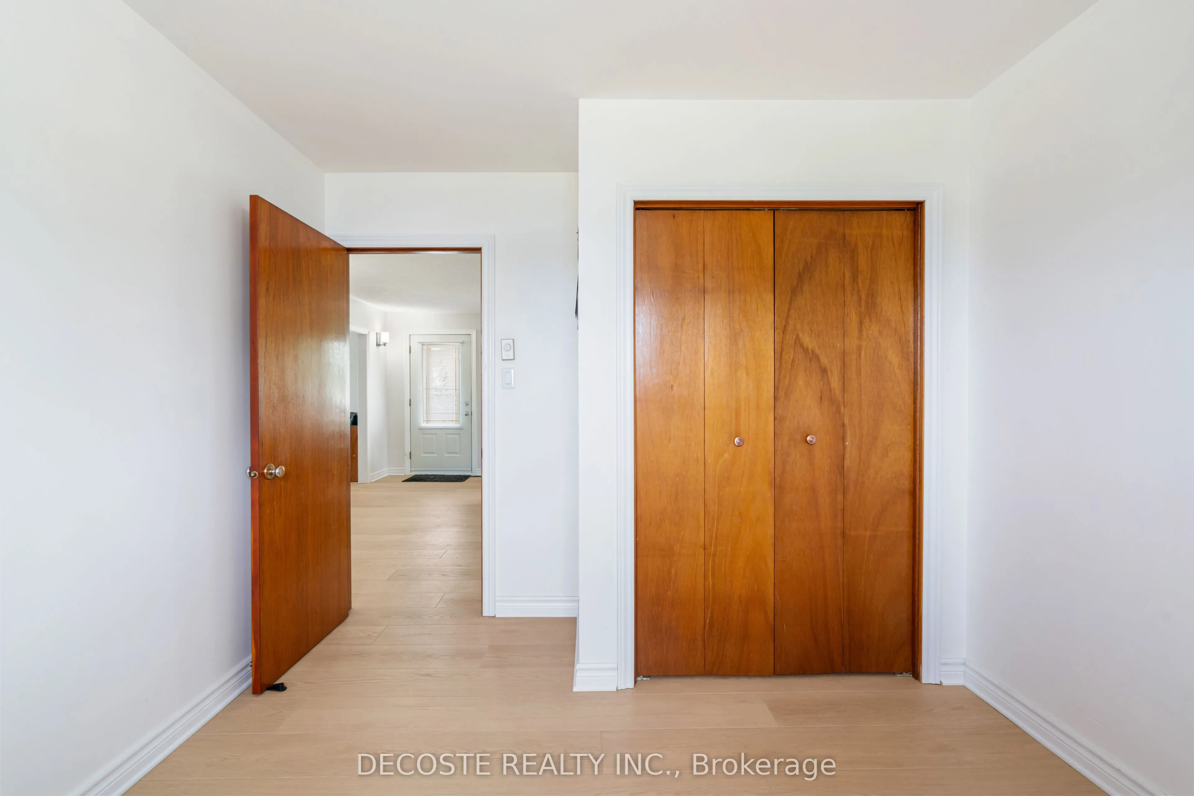 20330 Lochiel Road