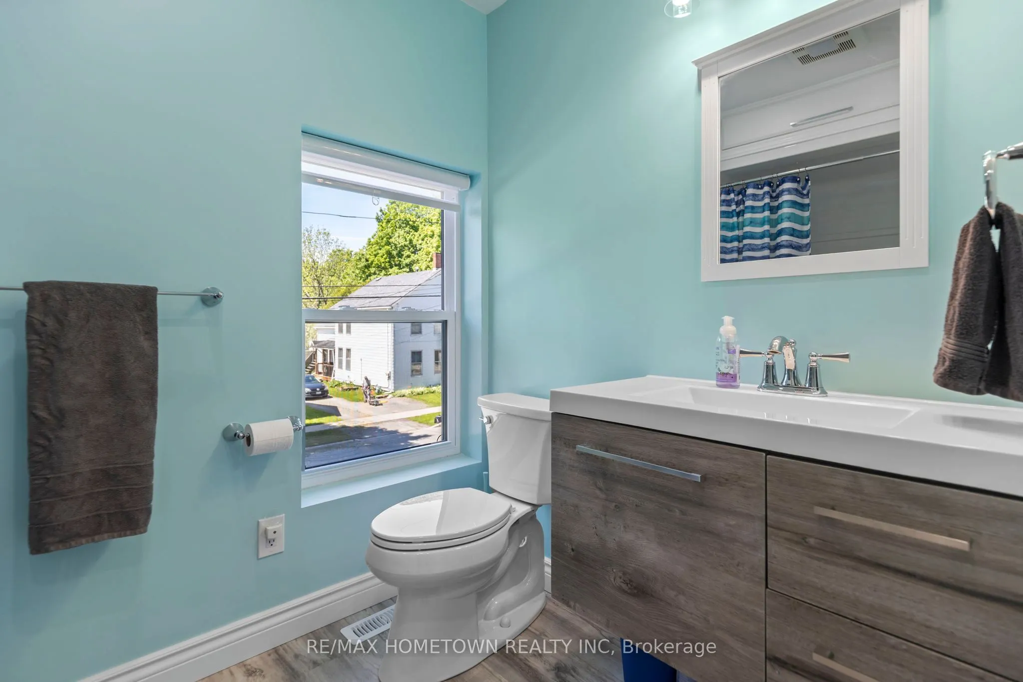 198 James Street W