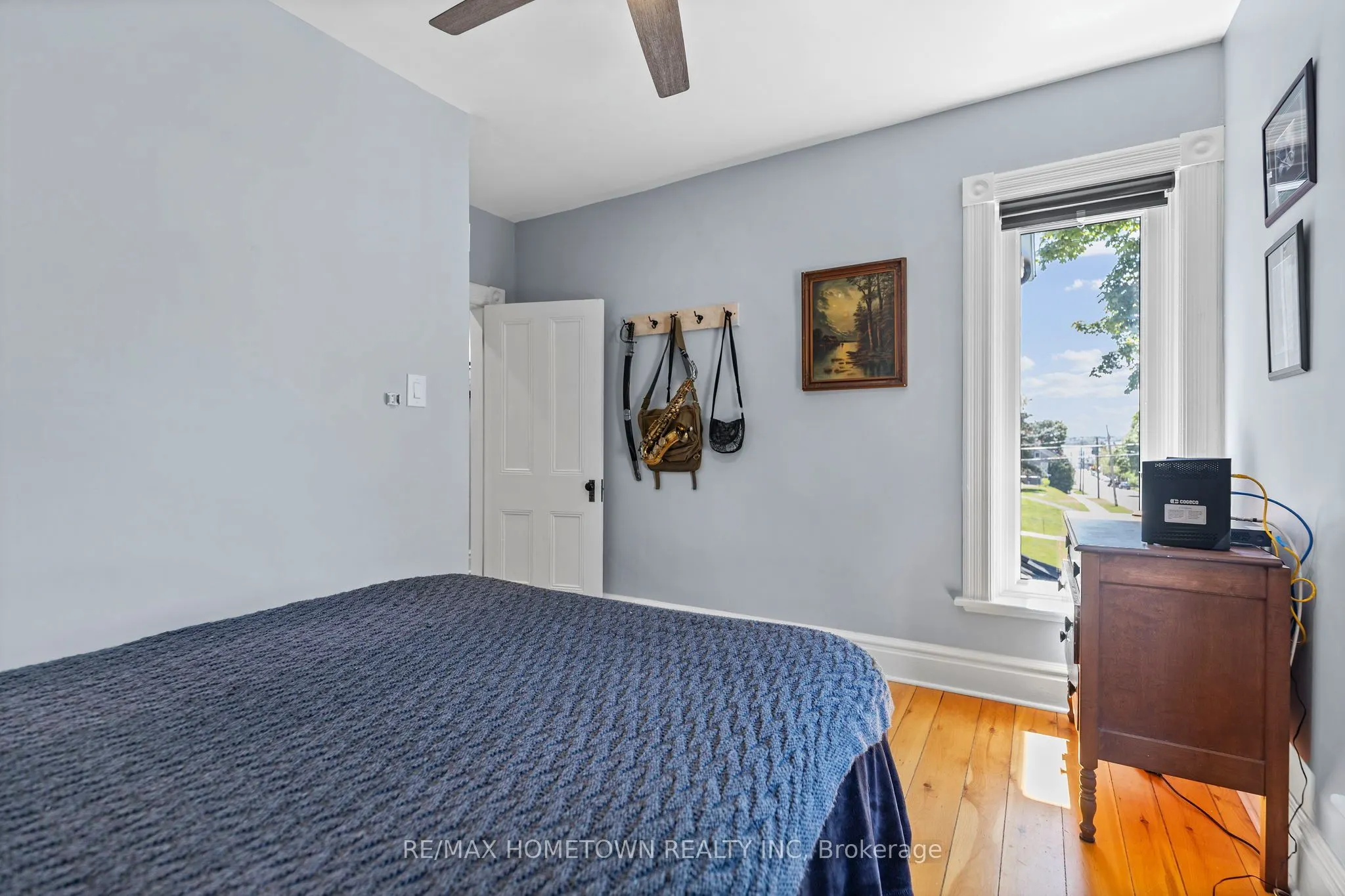 198 James Street W
