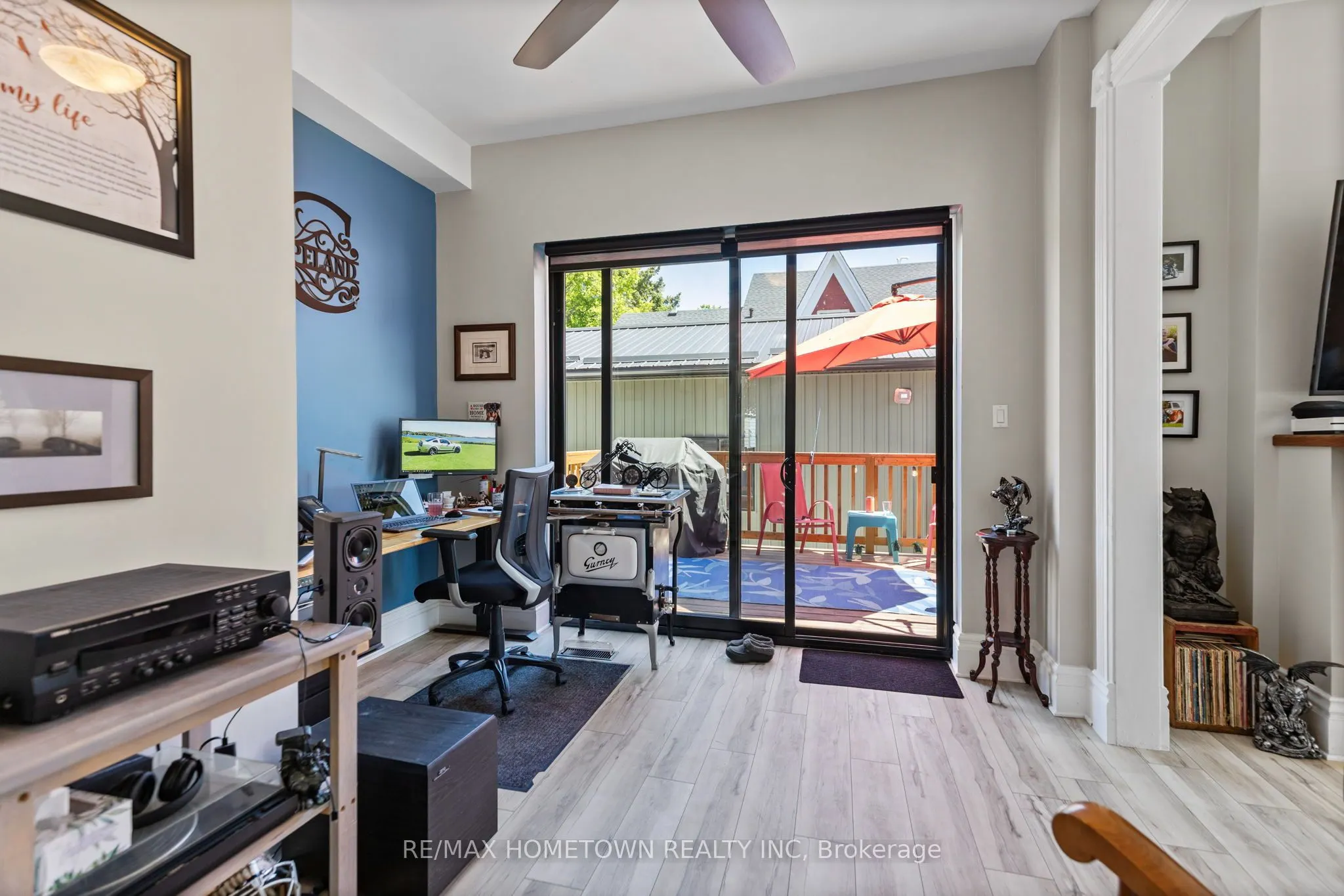 198 James Street W