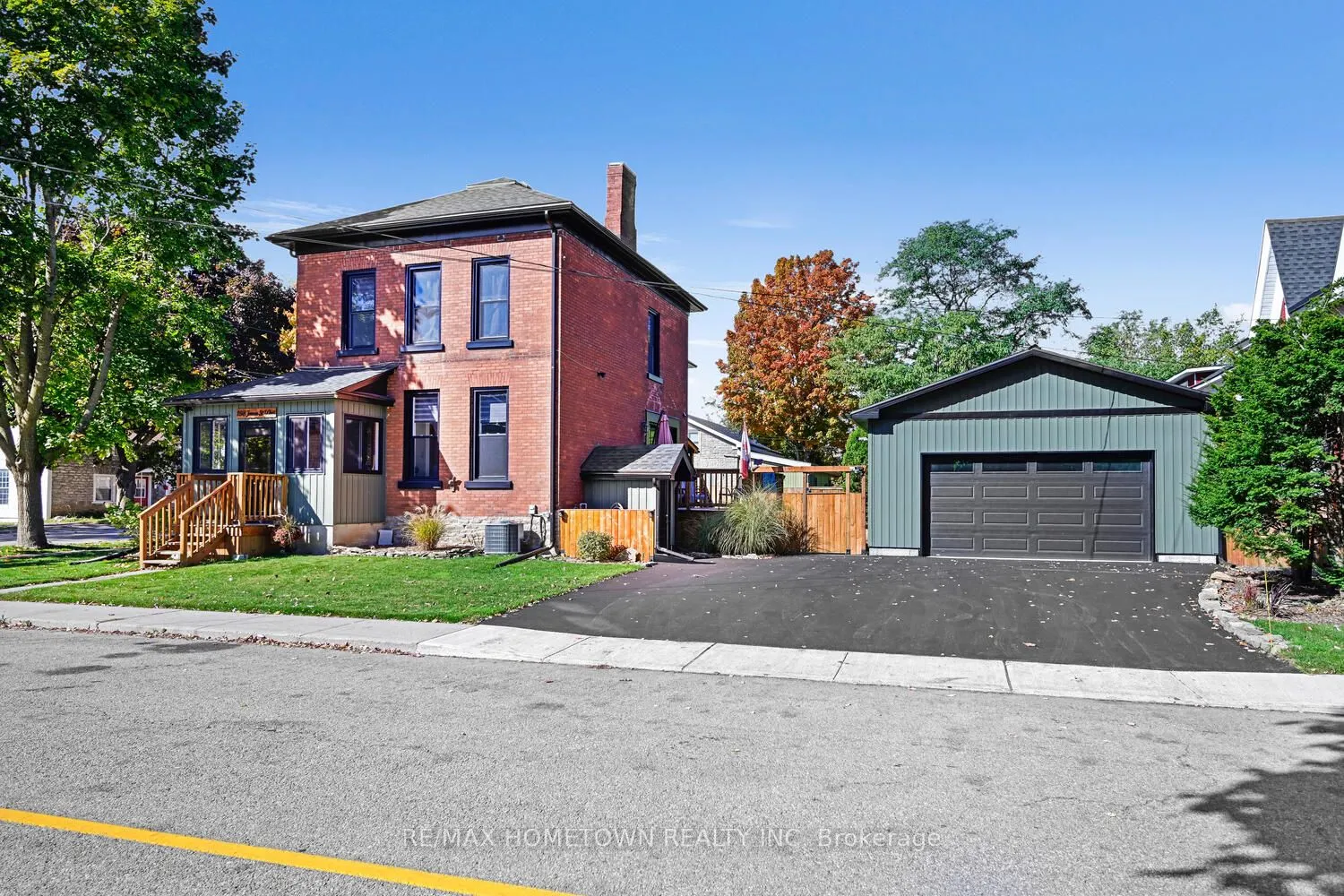 198 James Street W