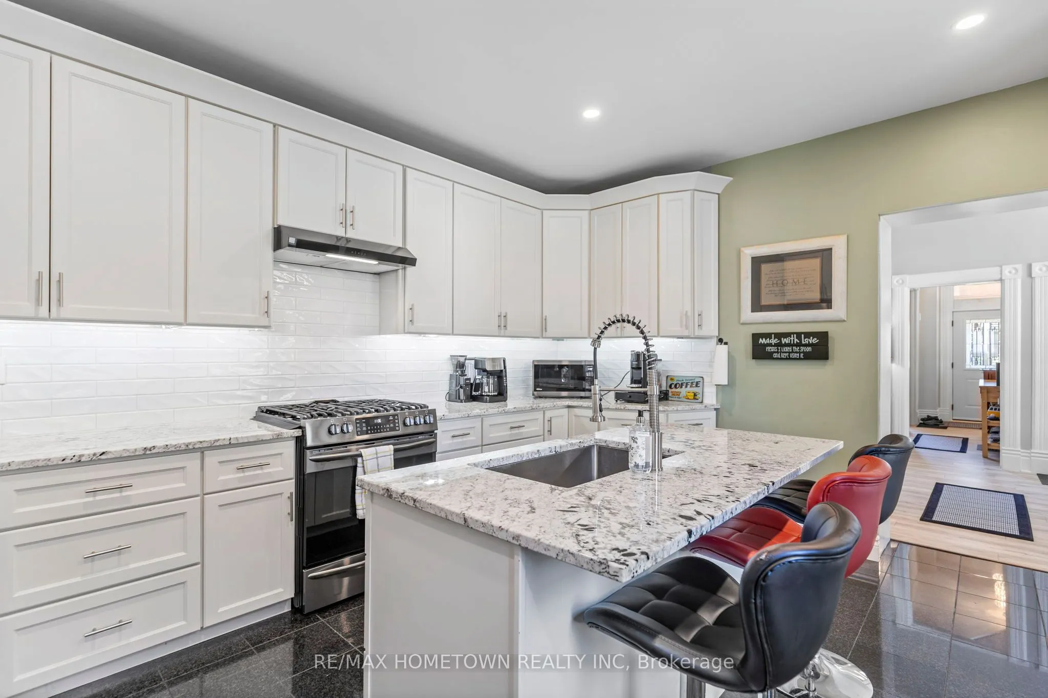 198 James Street W