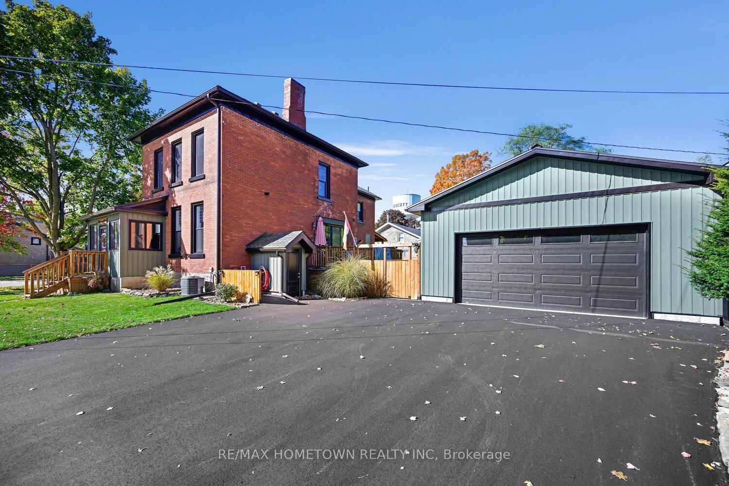 198 James Street W