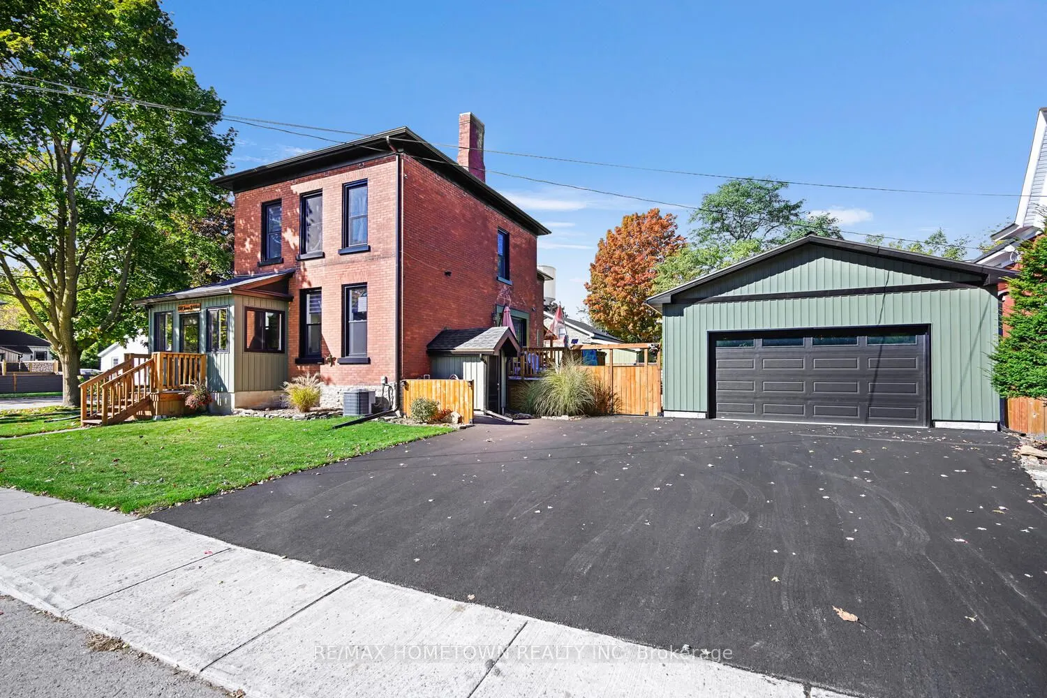 198 James Street W