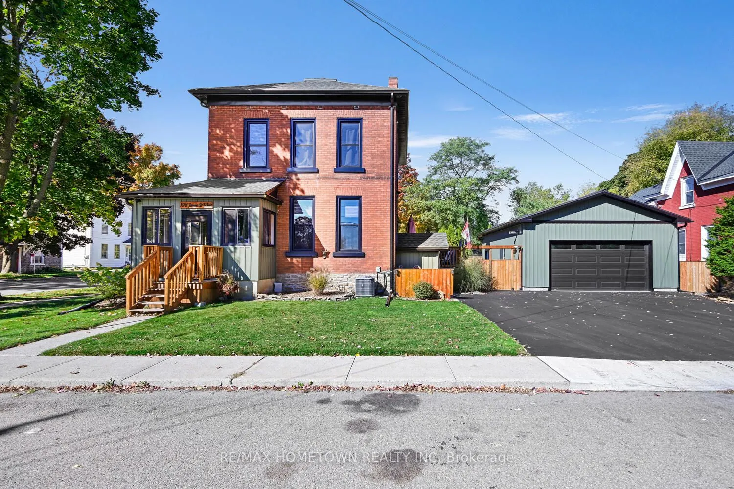198 James Street W