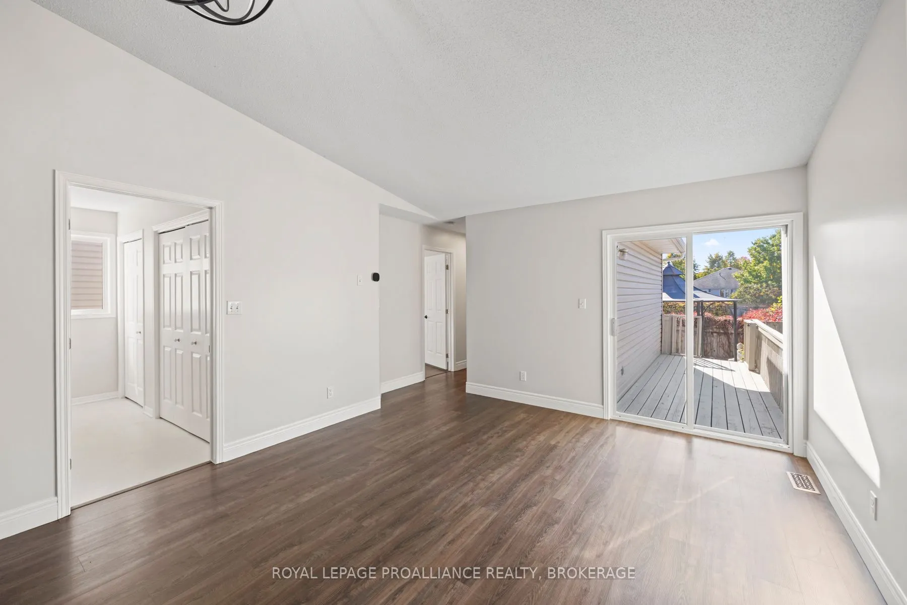 472 Freeman Crescent