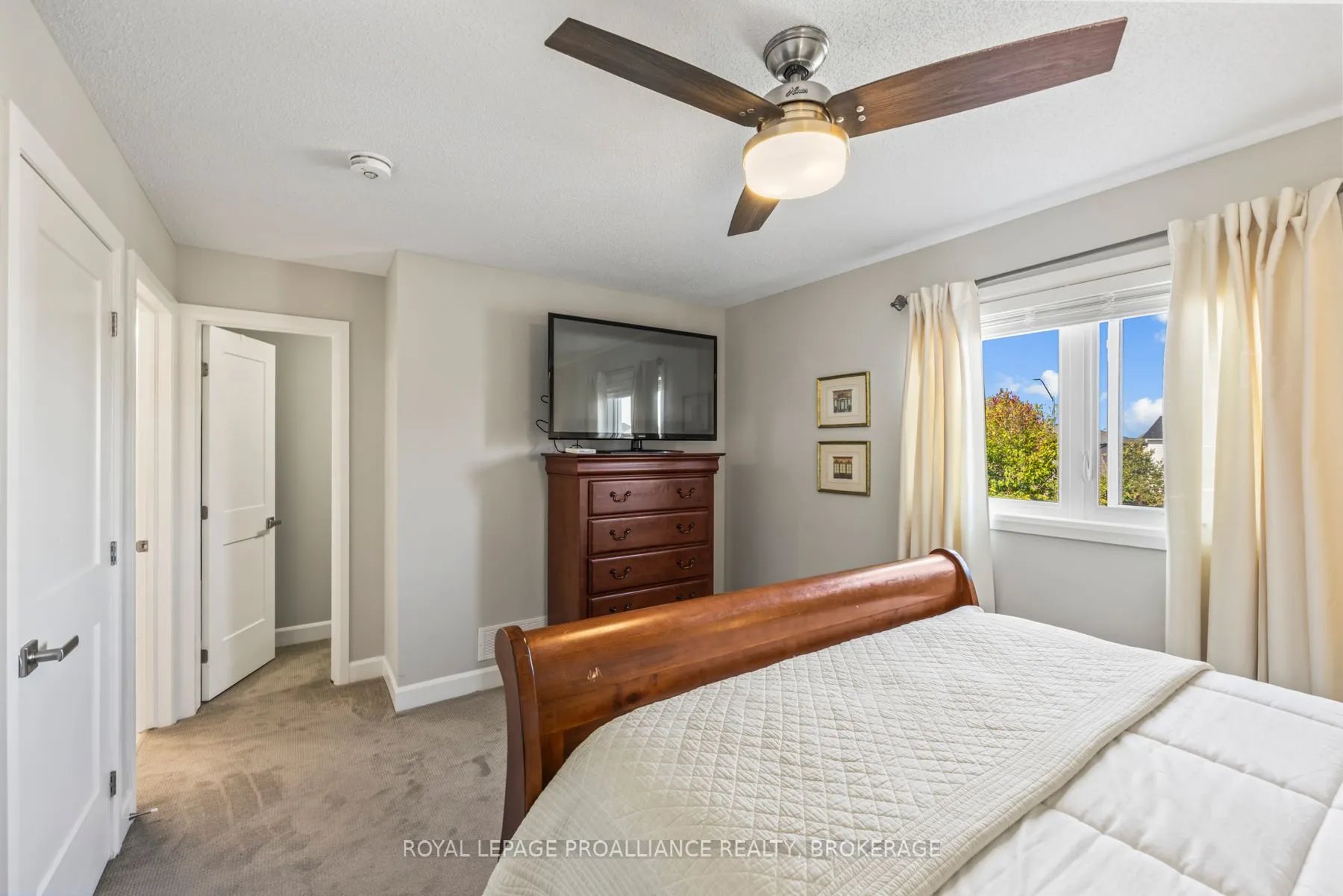 1550 Davenport Crescent