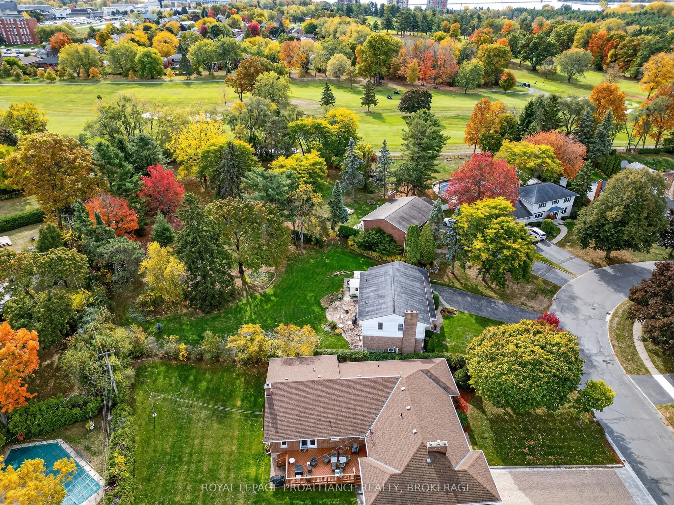 259 Fairway Hill Crescent