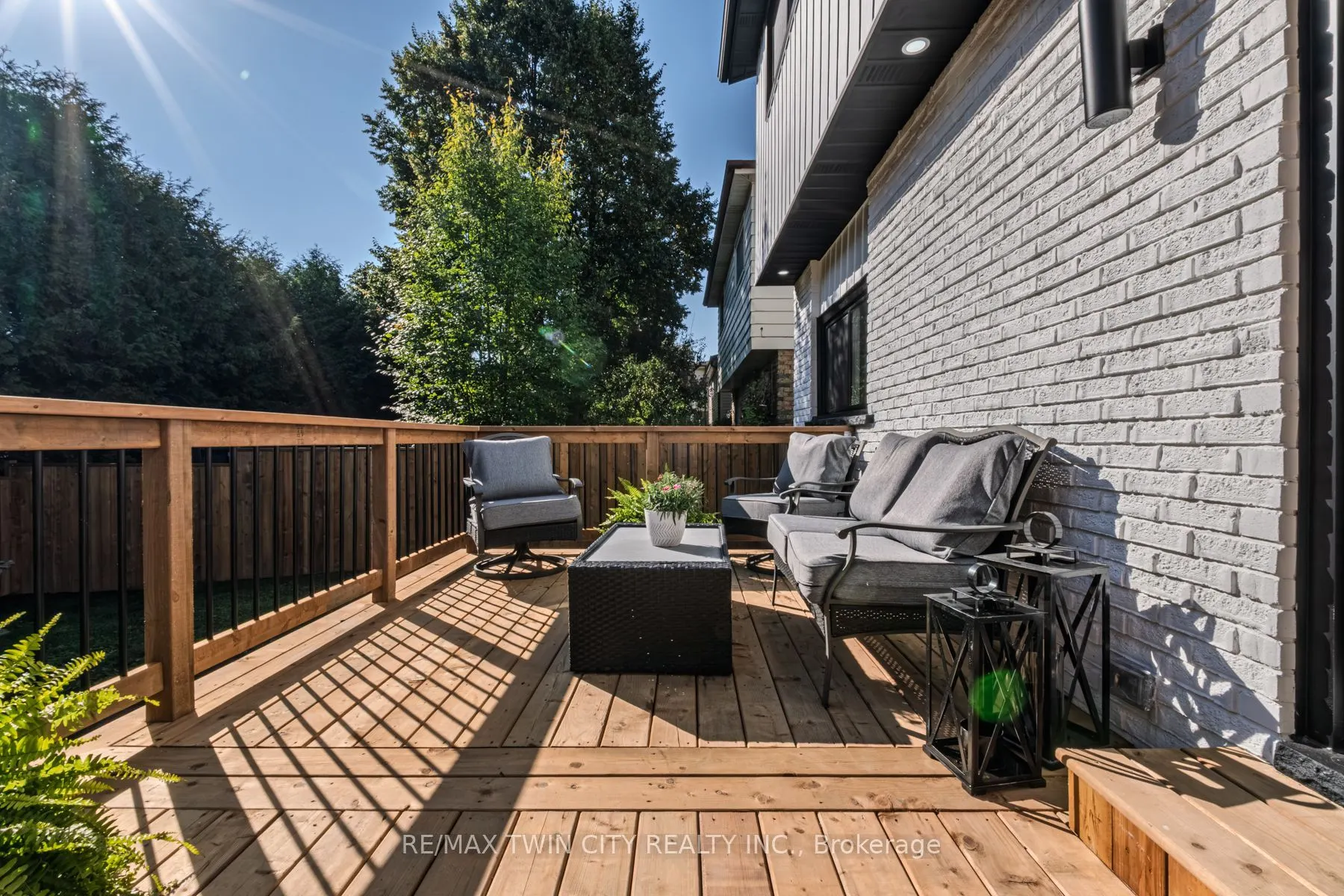 10 Uplands Drive