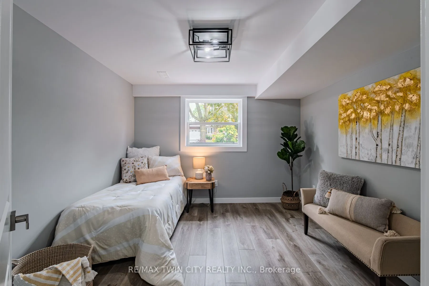 10 Uplands Drive