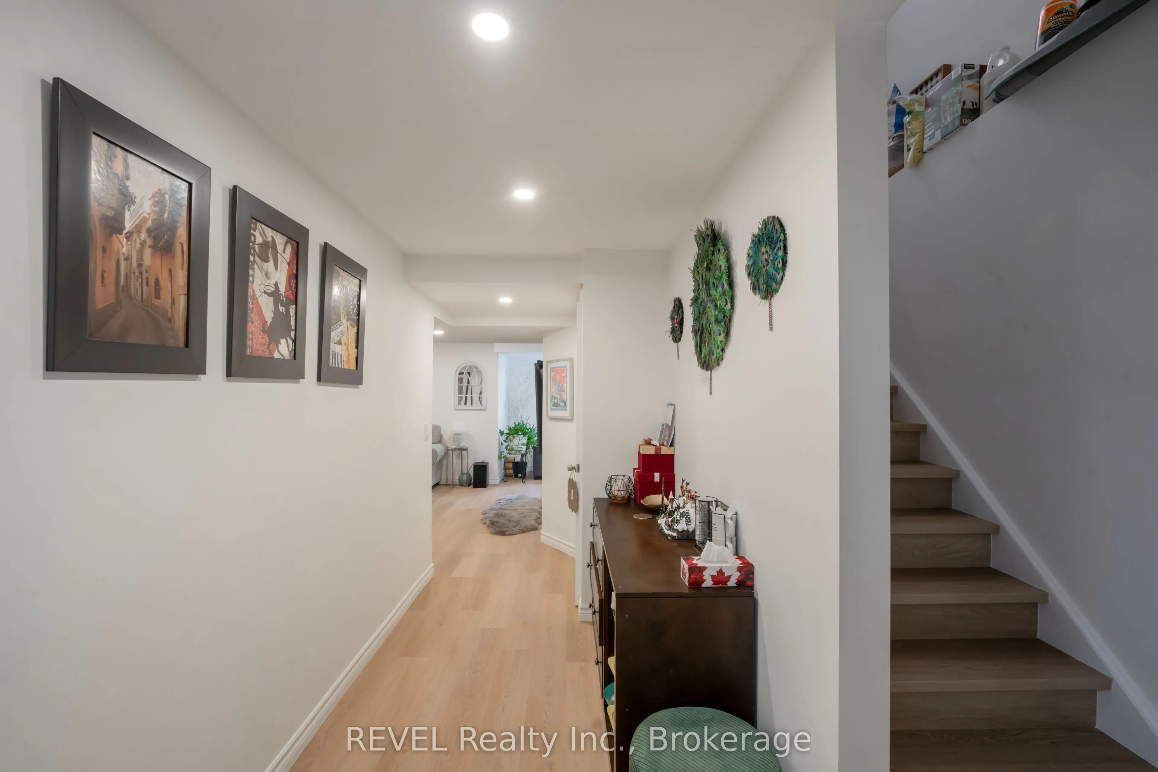 10 Damude Avenue