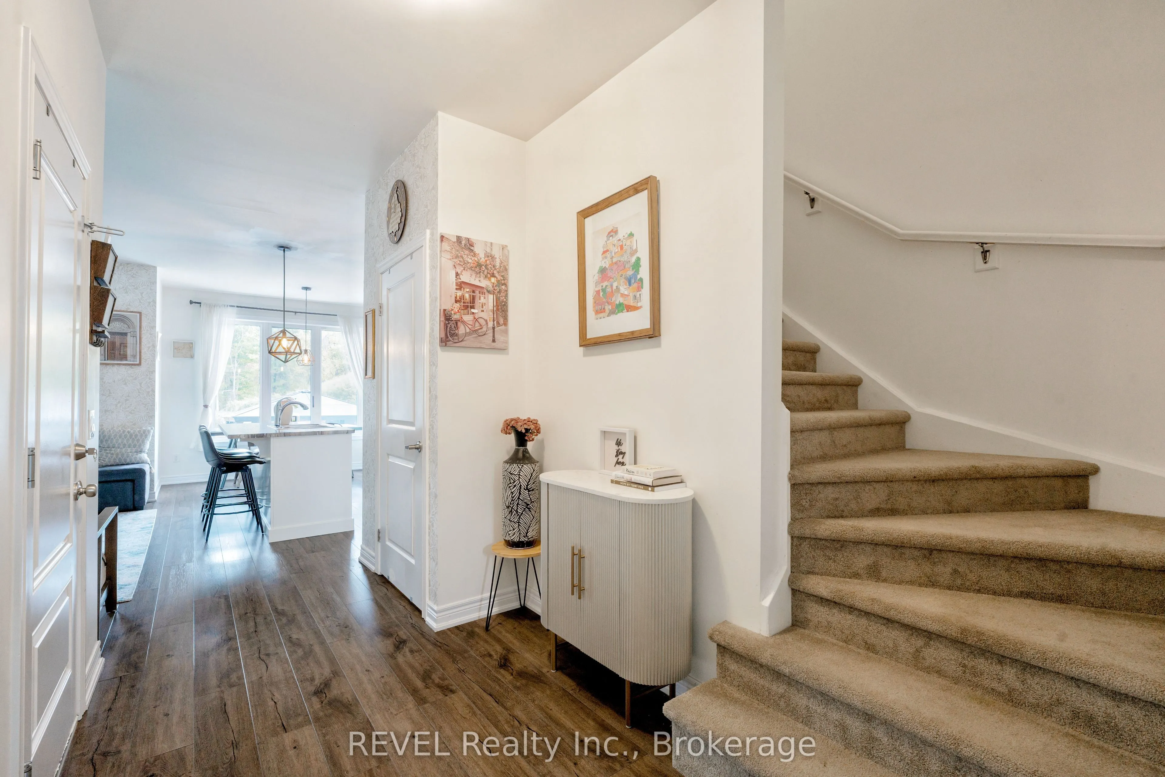 10 Damude Avenue