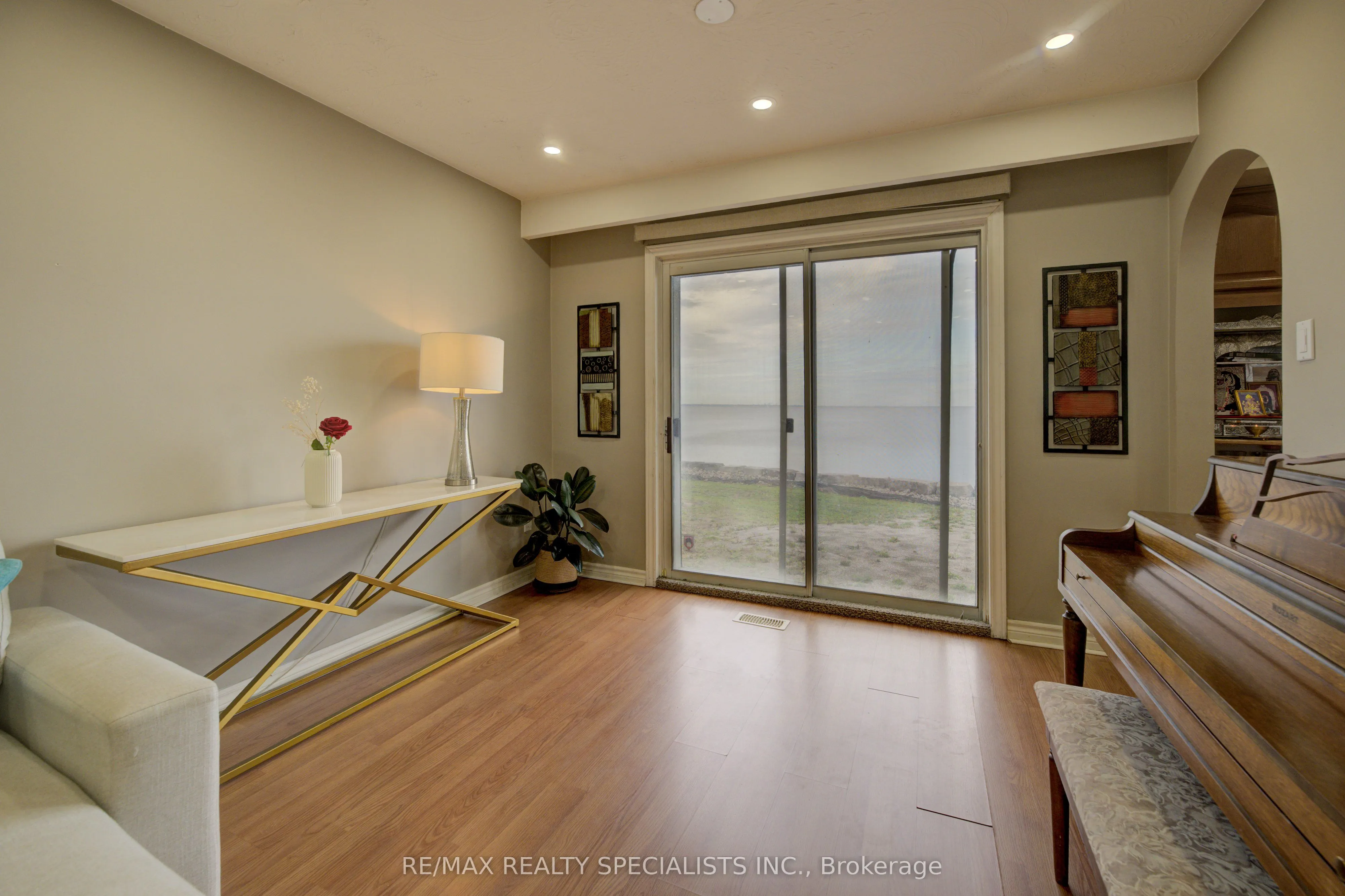 46 Seabreeze Crescent