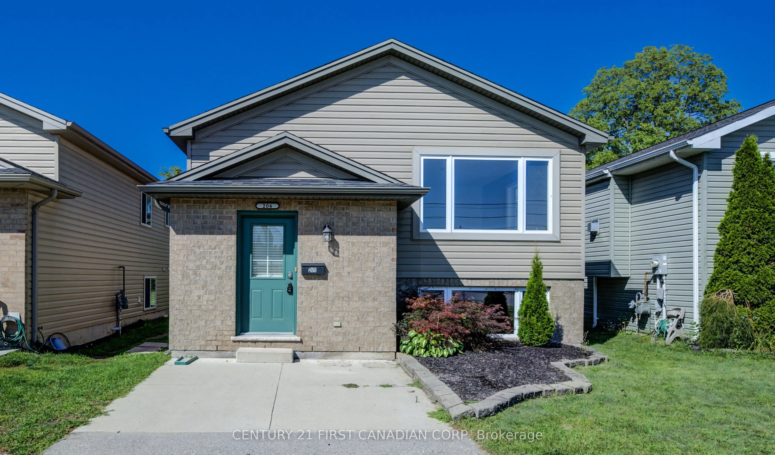 212 Ewart Street SW