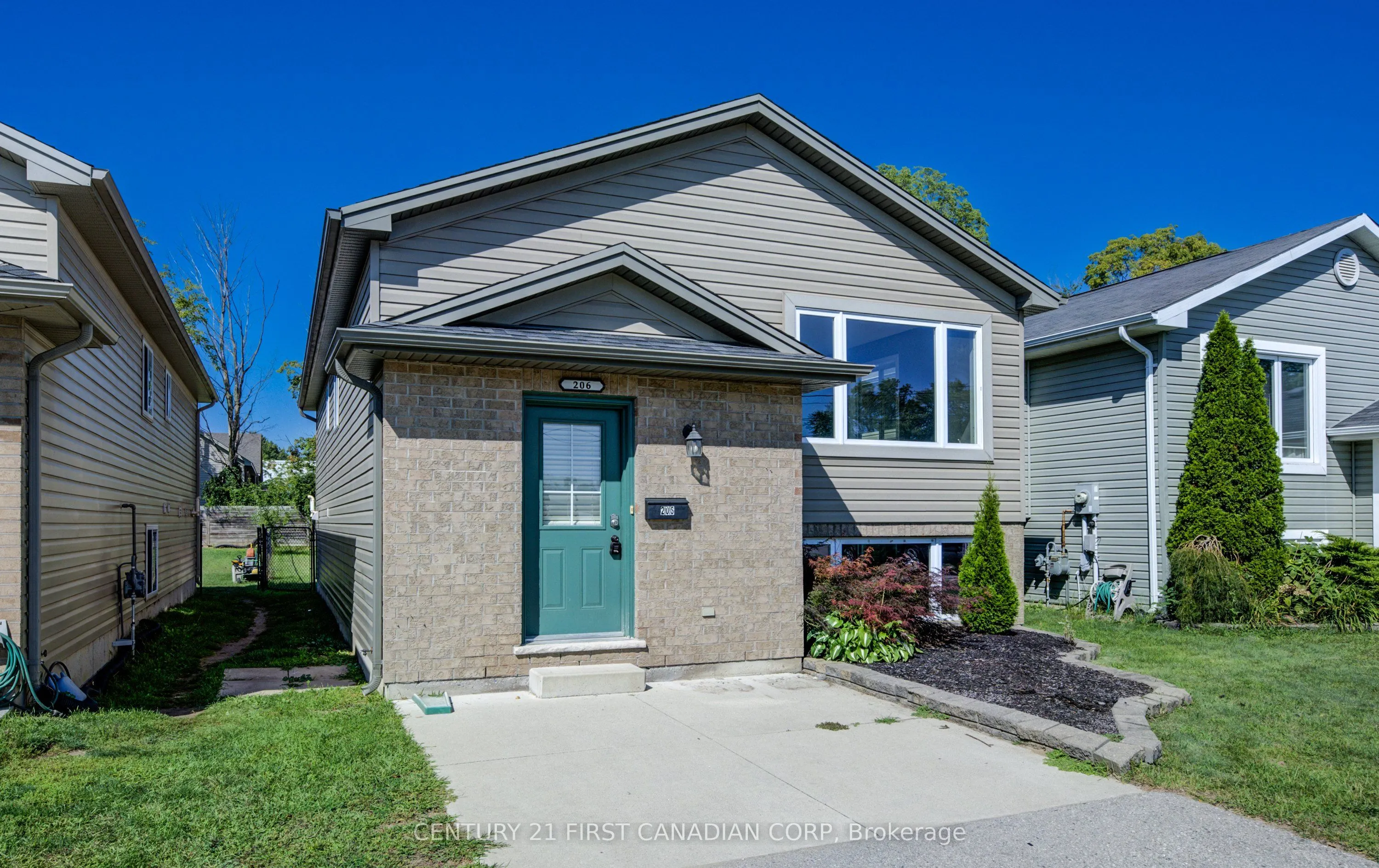 212 Ewart Street SW