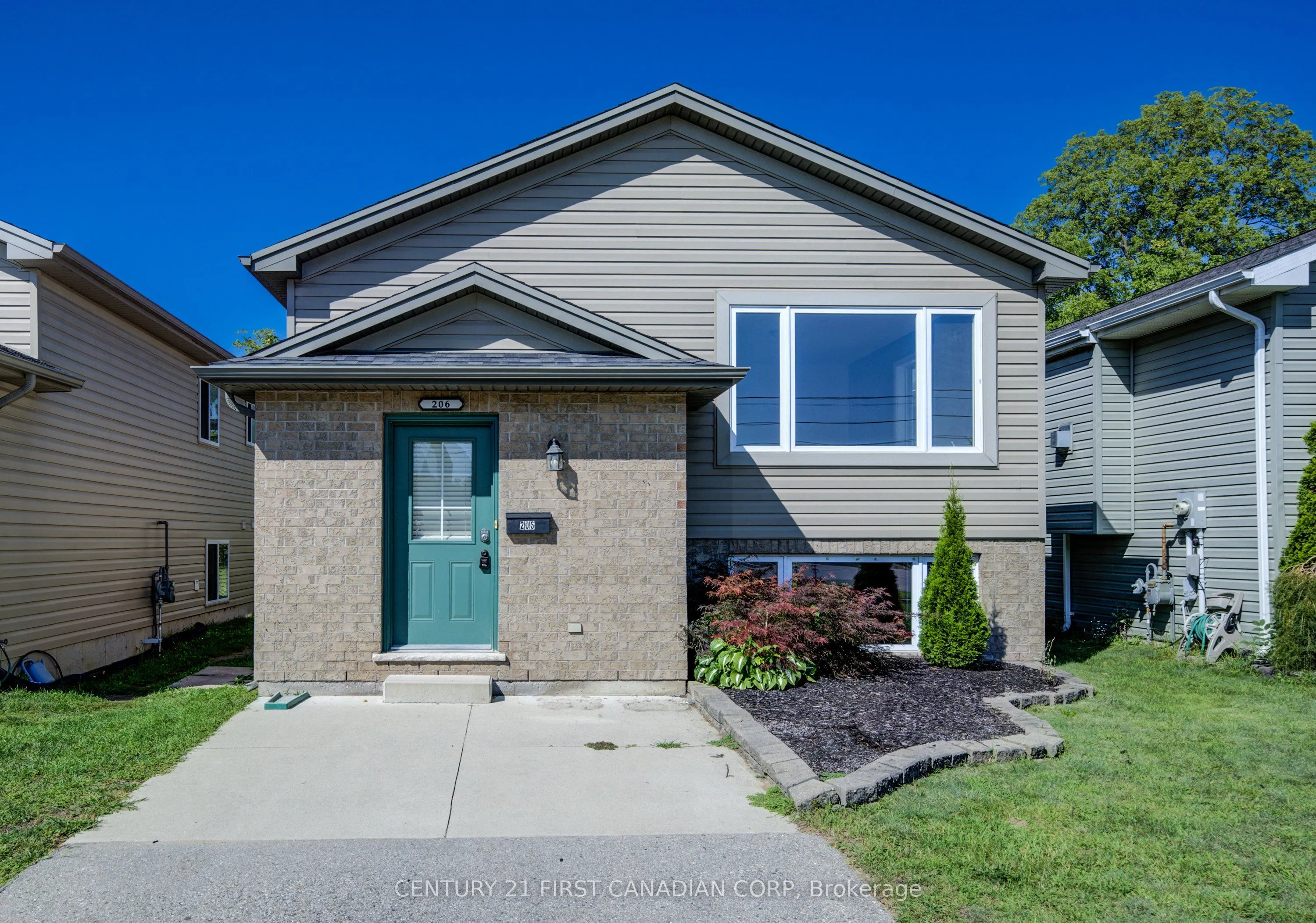 212 Ewart Street SW